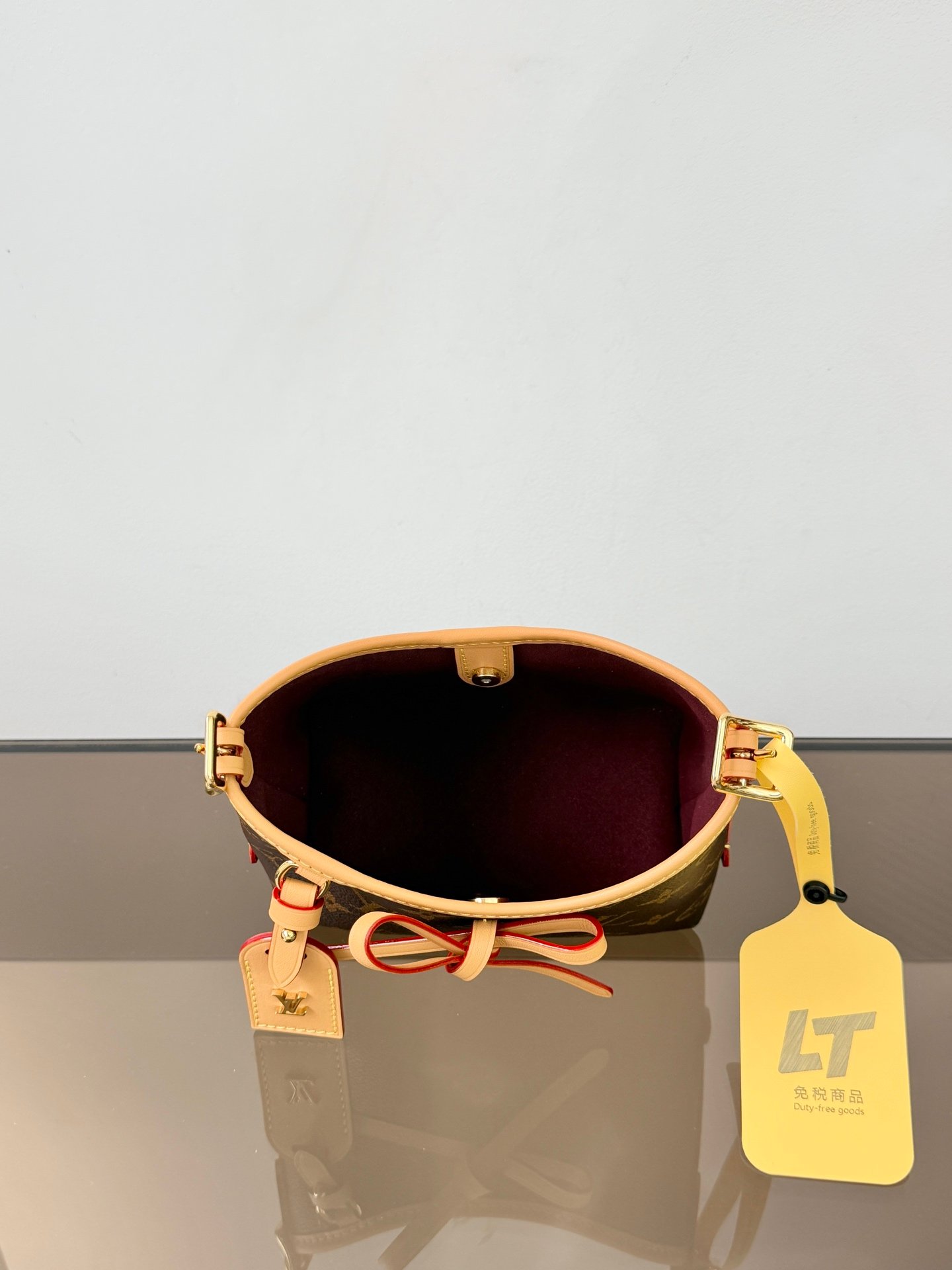 Bolso Nano CarryAll Louis Vuitton - Imagen 9