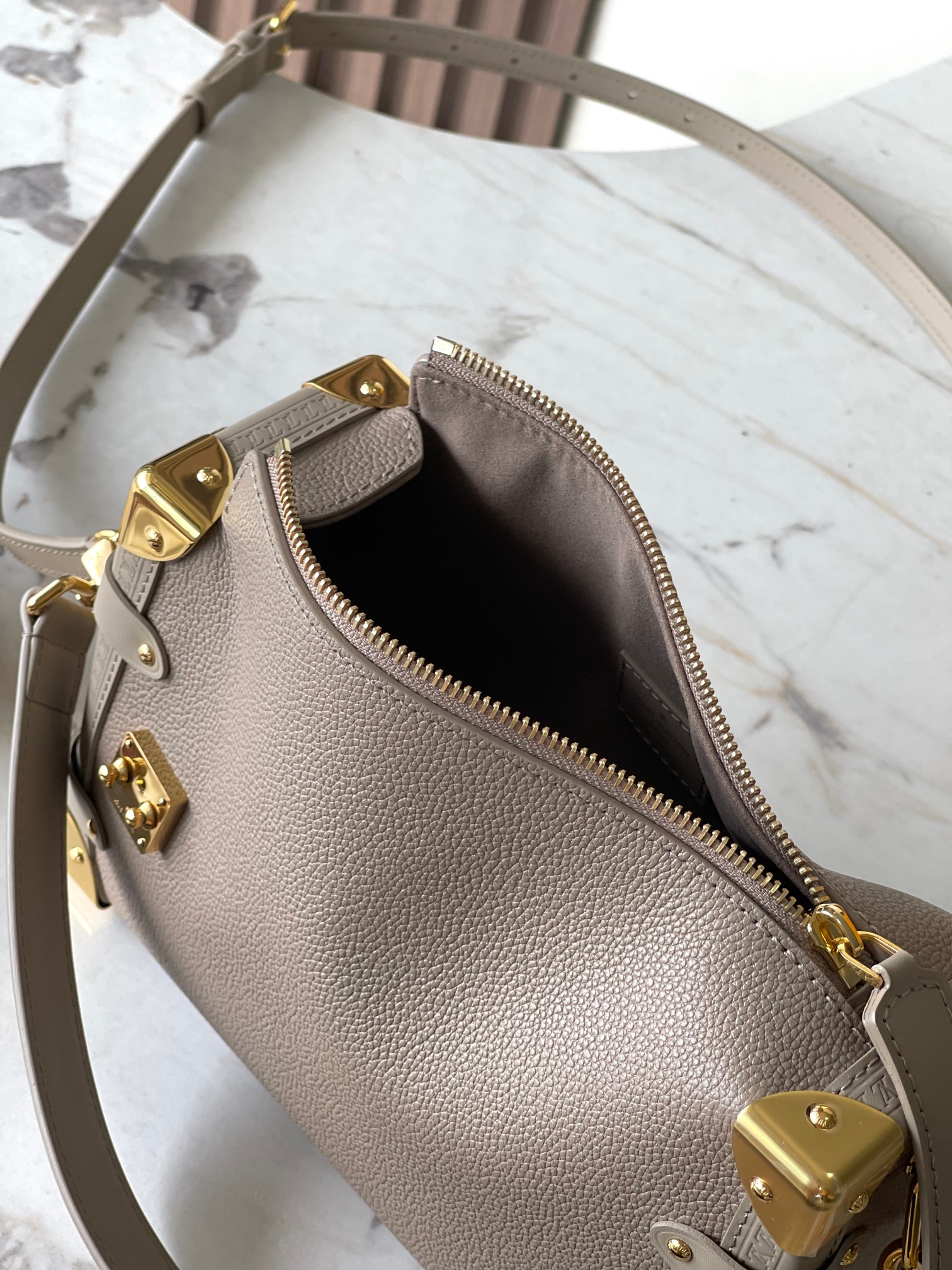 Bolso Side Trunk MM Louis Vuitton - Imagen 8