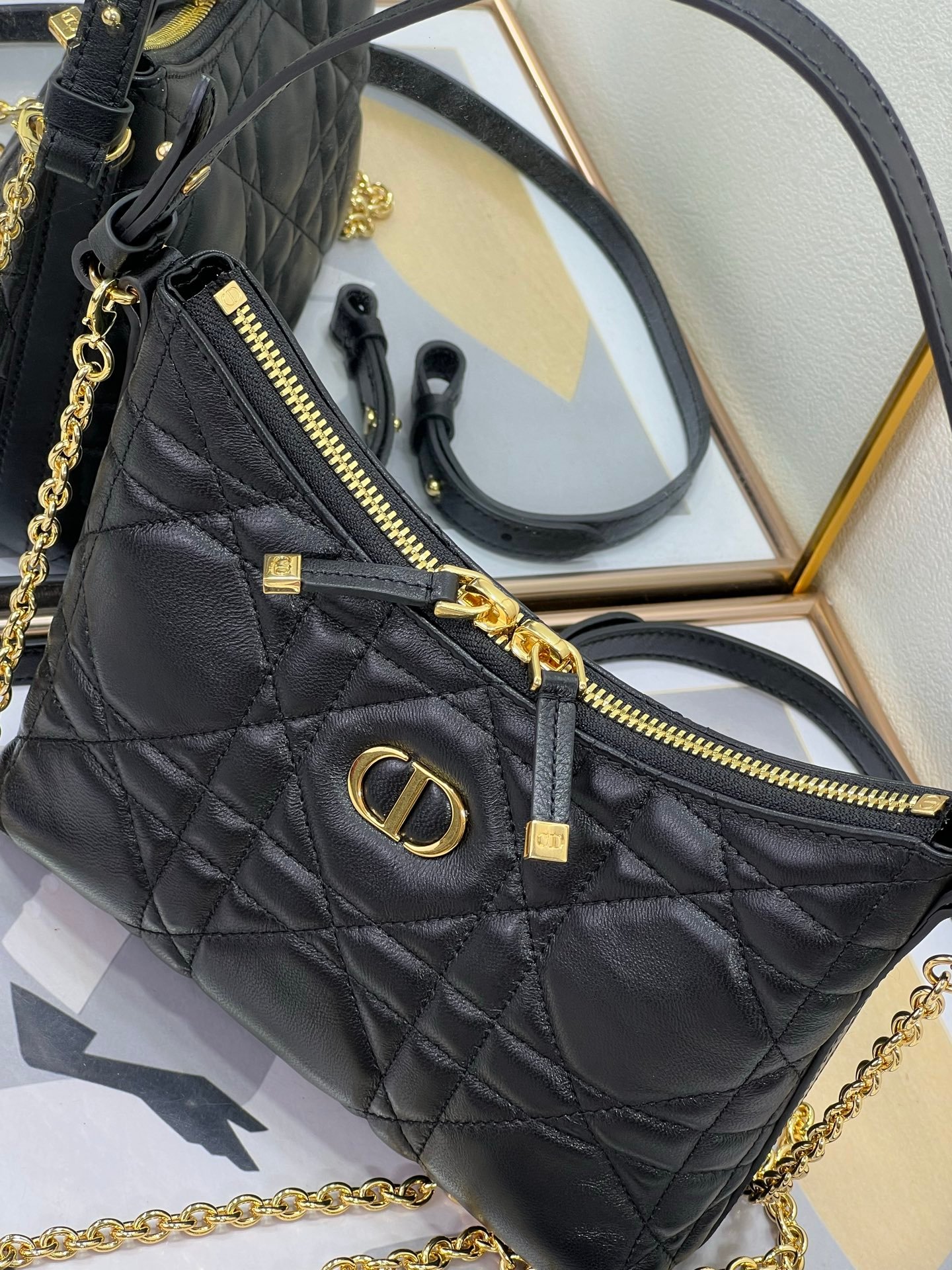 Minibolso Miss Caro Diorling con cadena Dior - Imagen 8