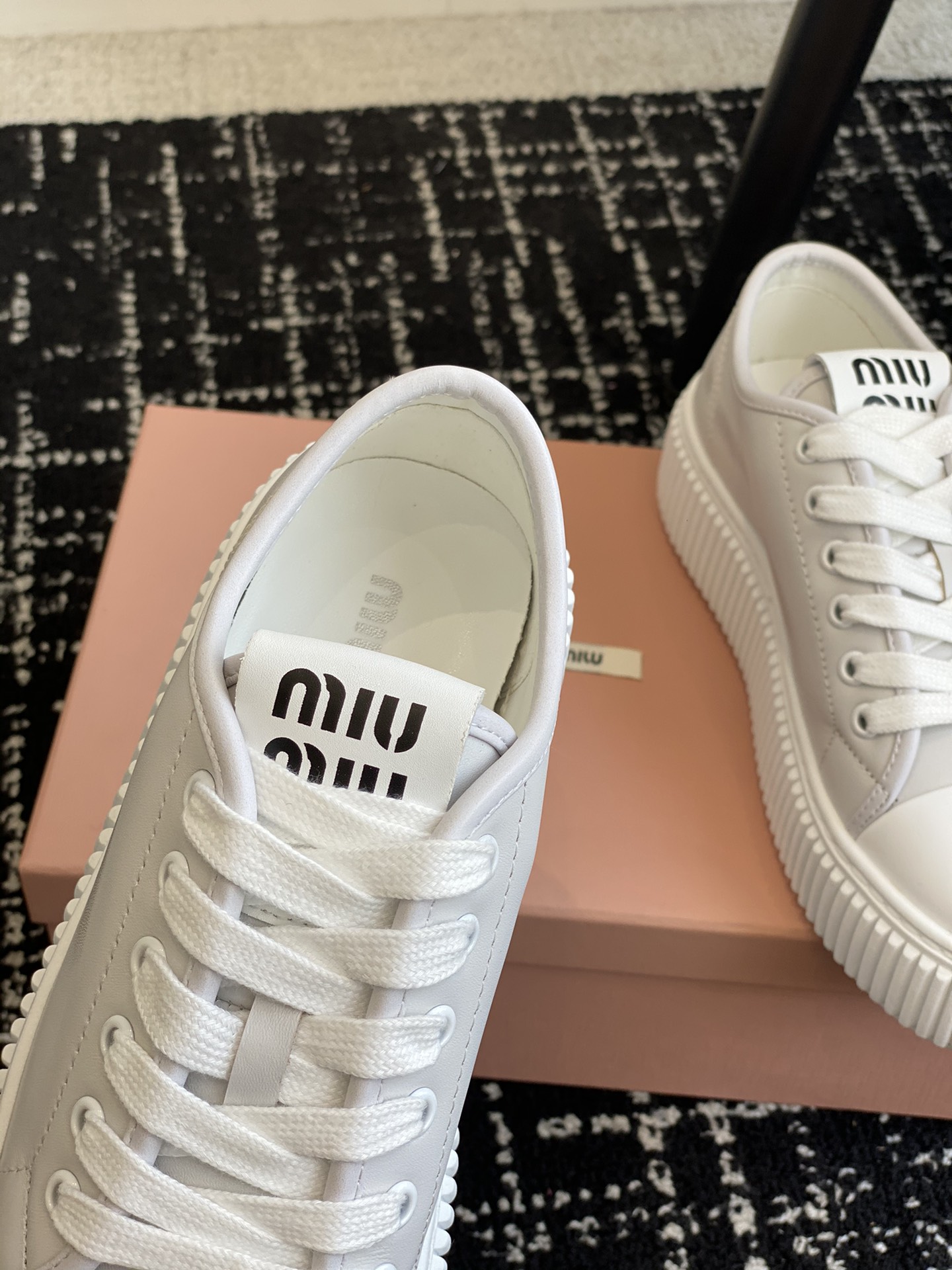 Zapatillas en piel Miu Miu - Imagen 8