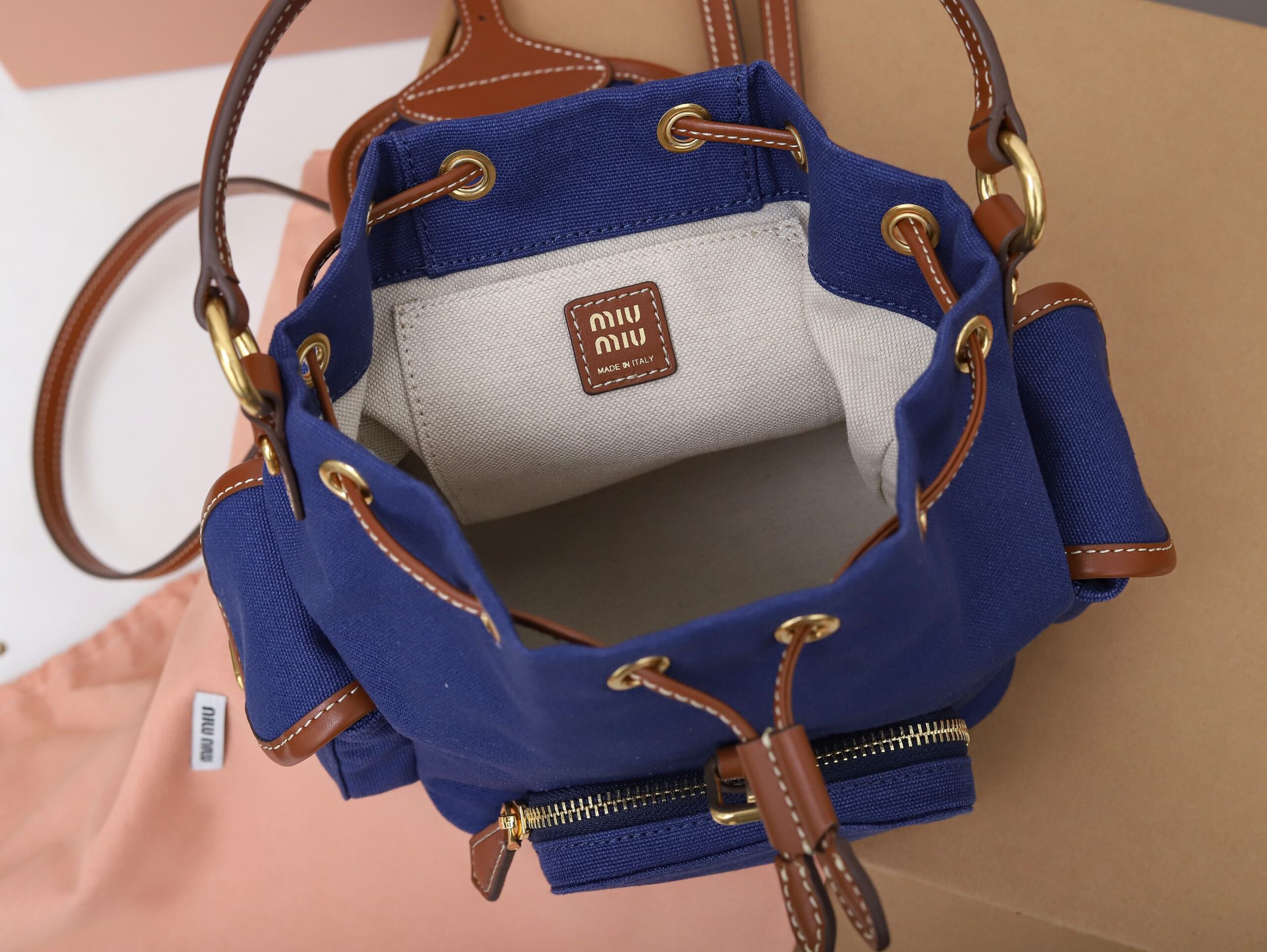 Mochila de lona y piel Miu Miu - Imagen 9