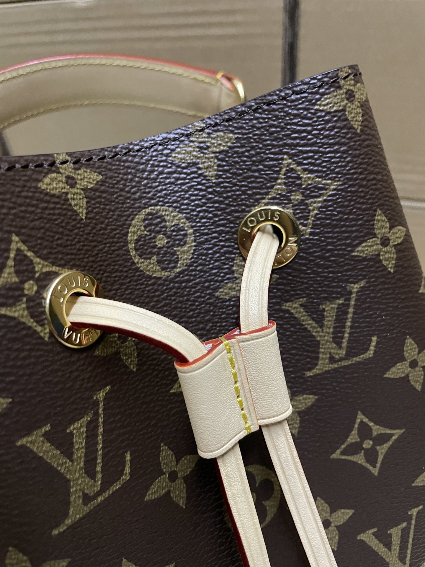 Bolso NéoNoé BB Louis Vuitton - Imagen 6