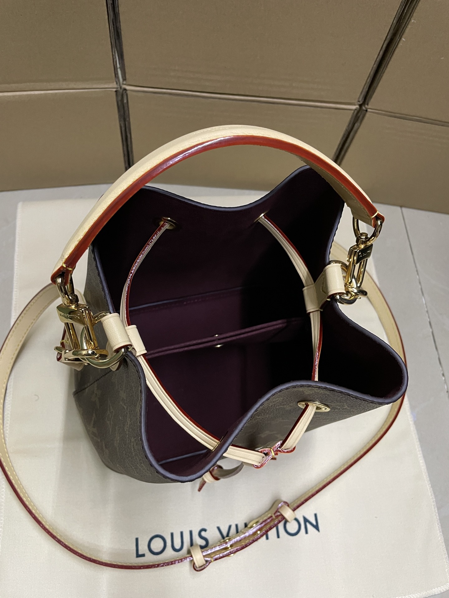 Bolso NéoNoé BB Louis Vuitton - Imagen 9