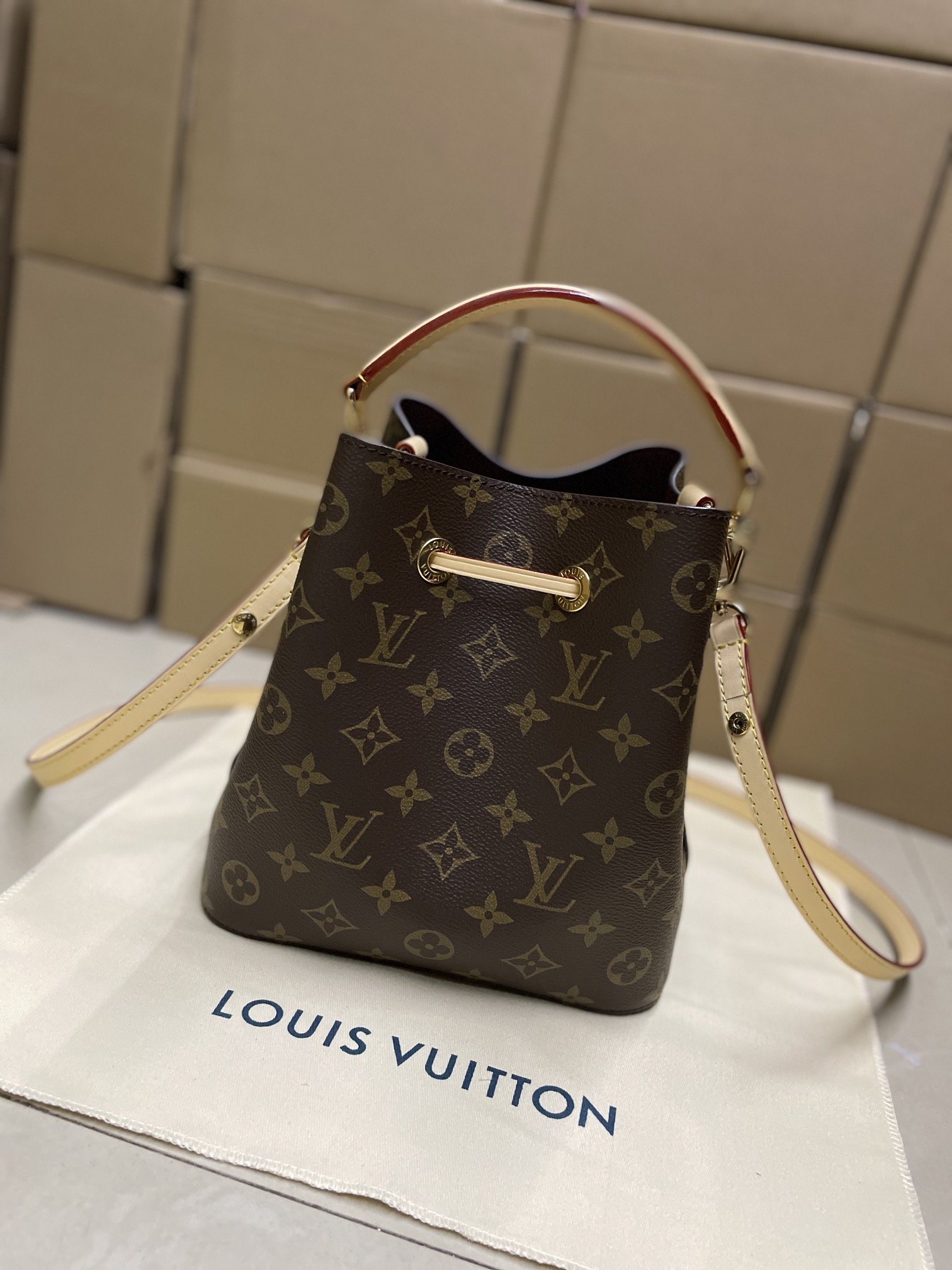 Bolso NéoNoé BB Louis Vuitton - Imagen 3