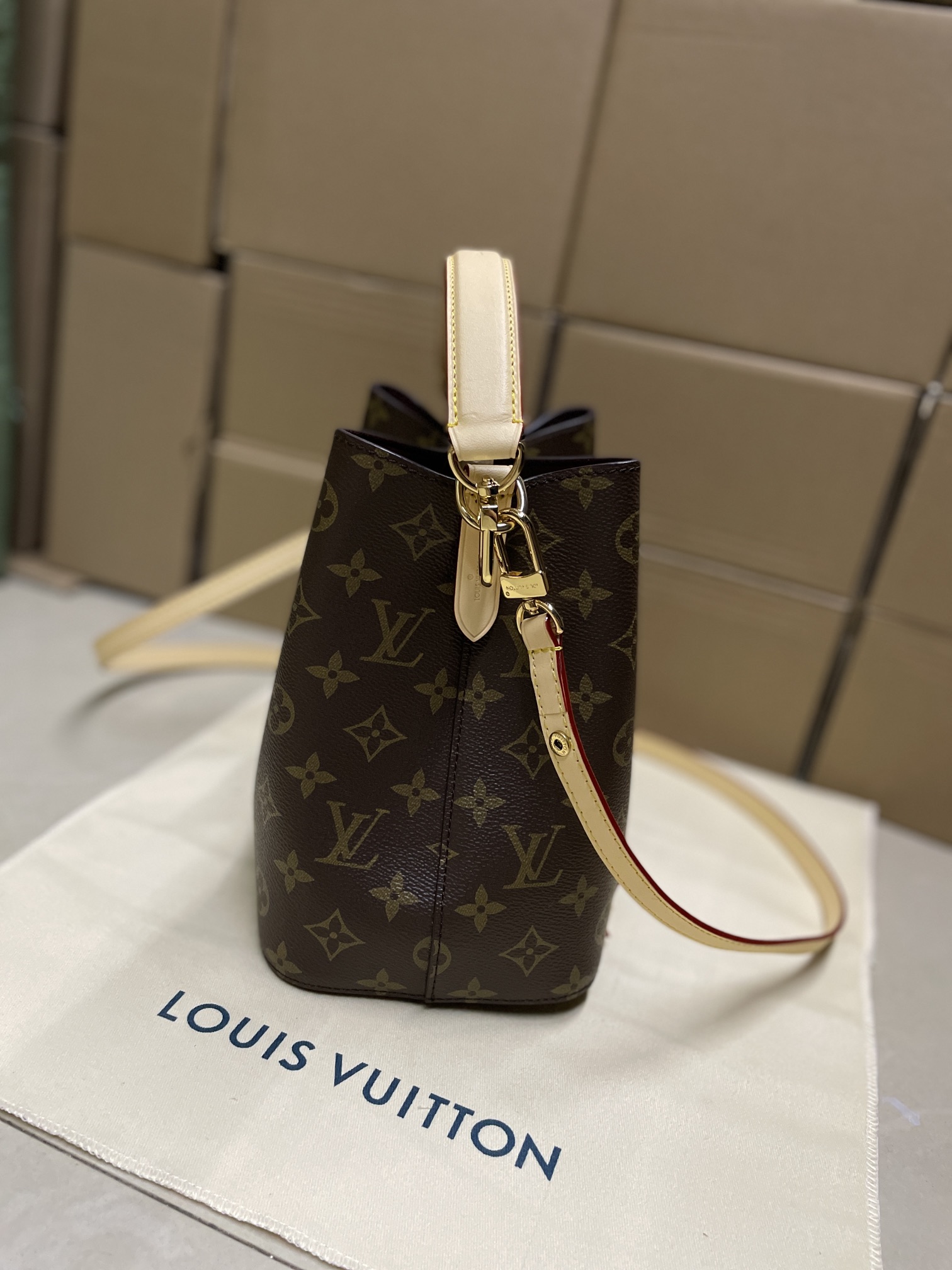 Bolso NéoNoé BB Louis Vuitton - Imagen 2
