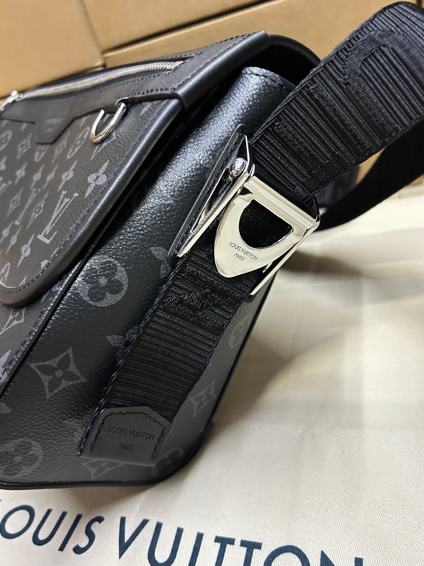 Bolso Messenger Courrier Louis Vuitton - Imagen 6