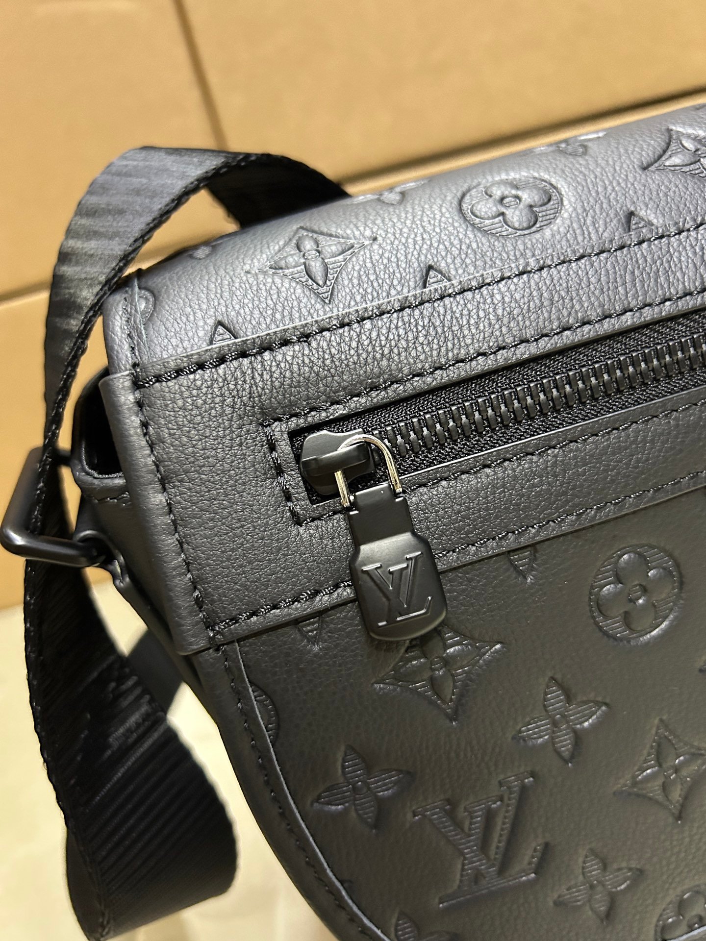 Bolso Messenger Courrier Louis Vuitton - Imagen 8