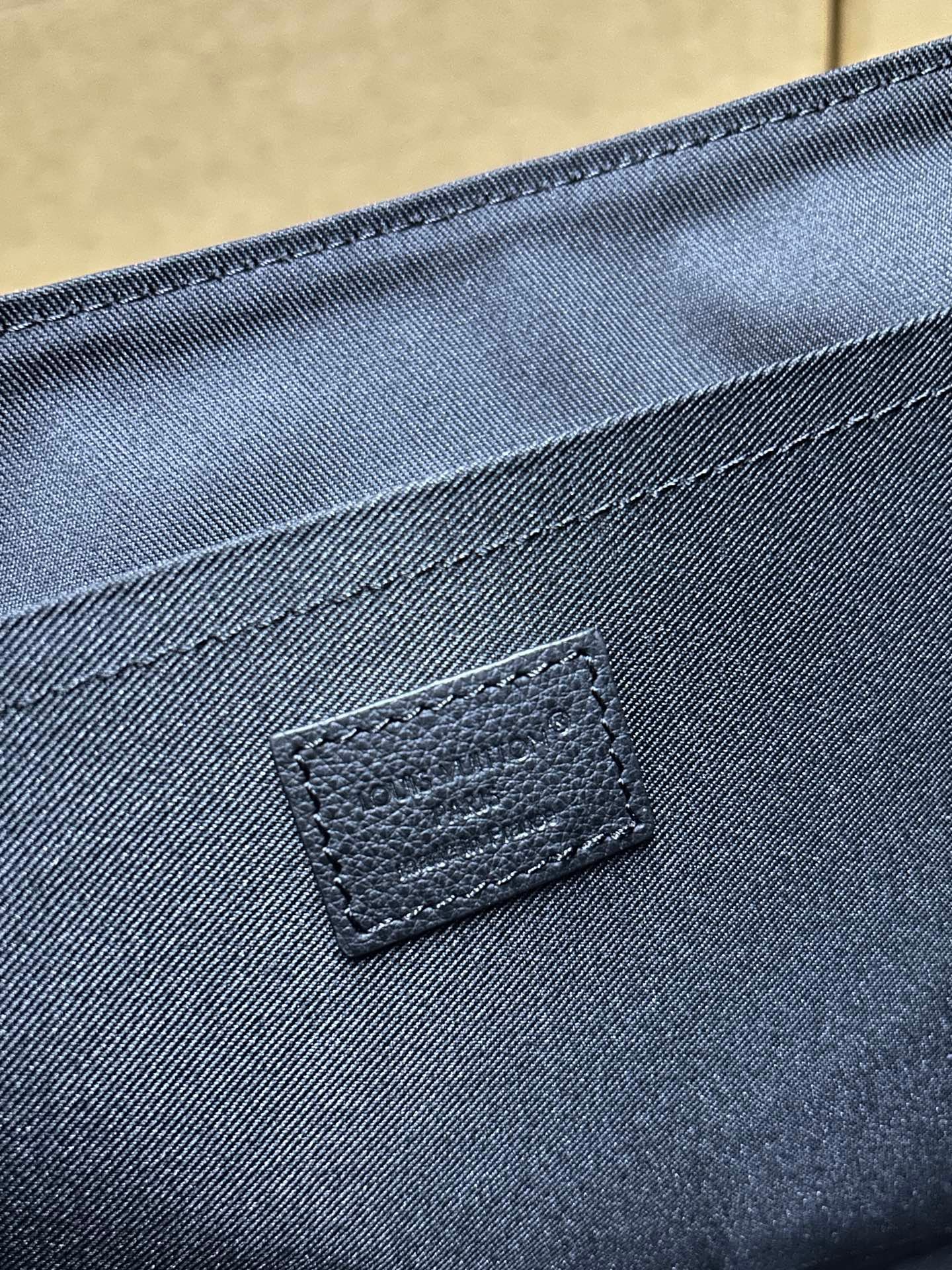 Bolso Messenger Courrier Louis Vuitton - Imagen 9