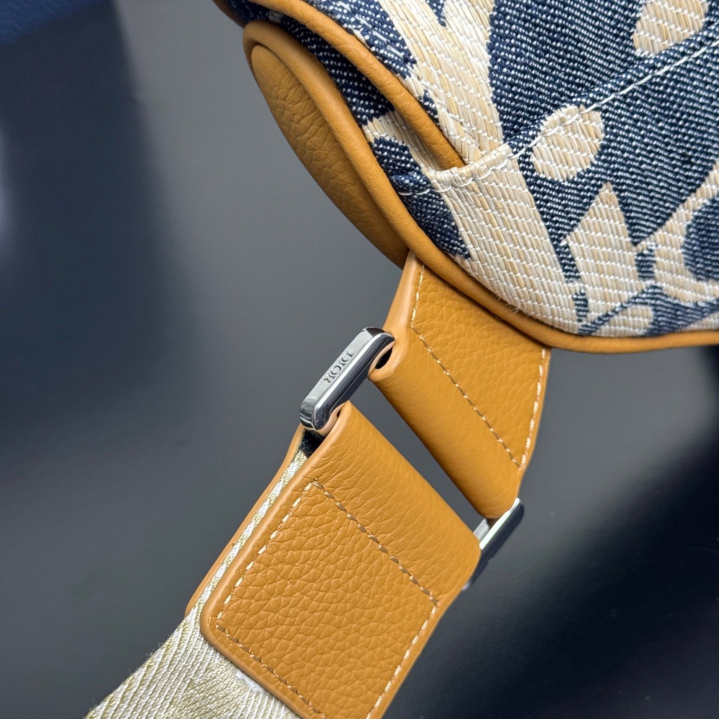 Bolso Saddle Dior Hit The Road - Imagen 6