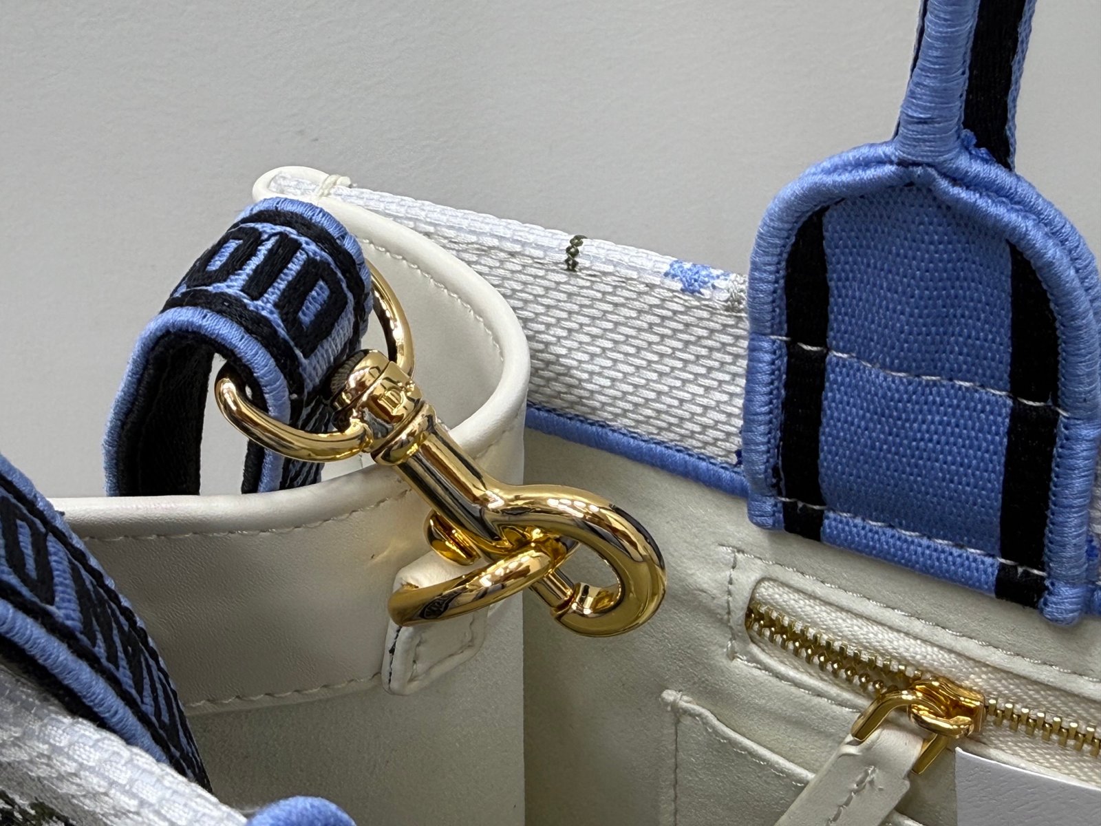 Dior Book Tote mediano con bandolera - Imagen 5