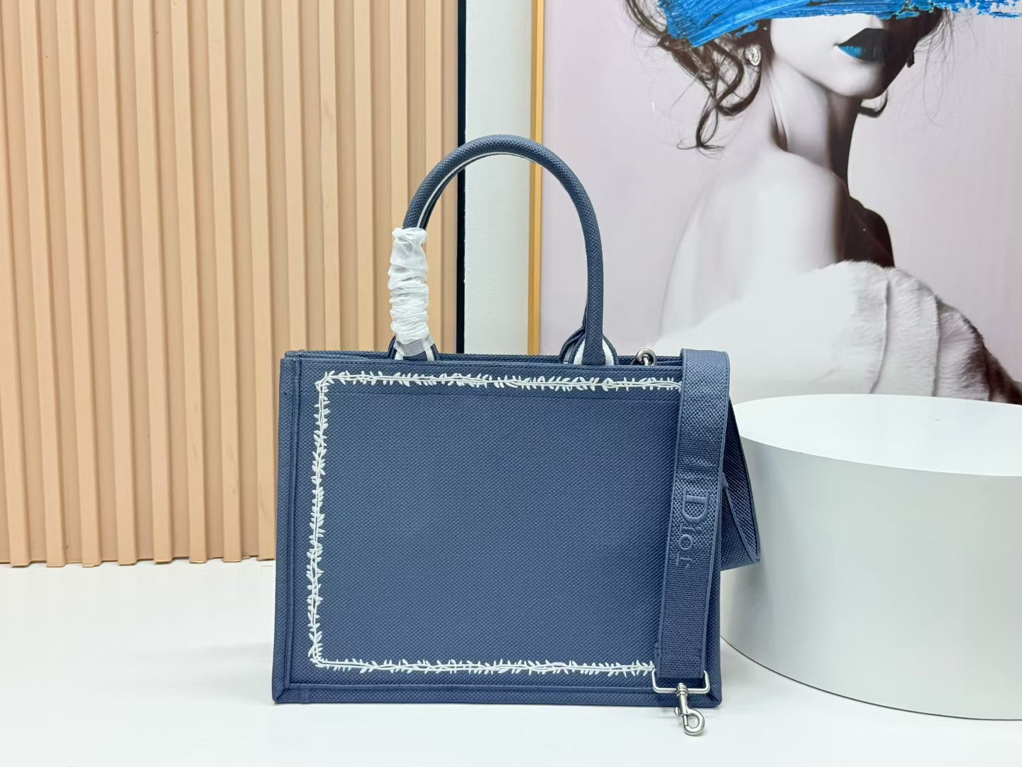 Dior Book Tote mediano con bandolera - Imagen 3