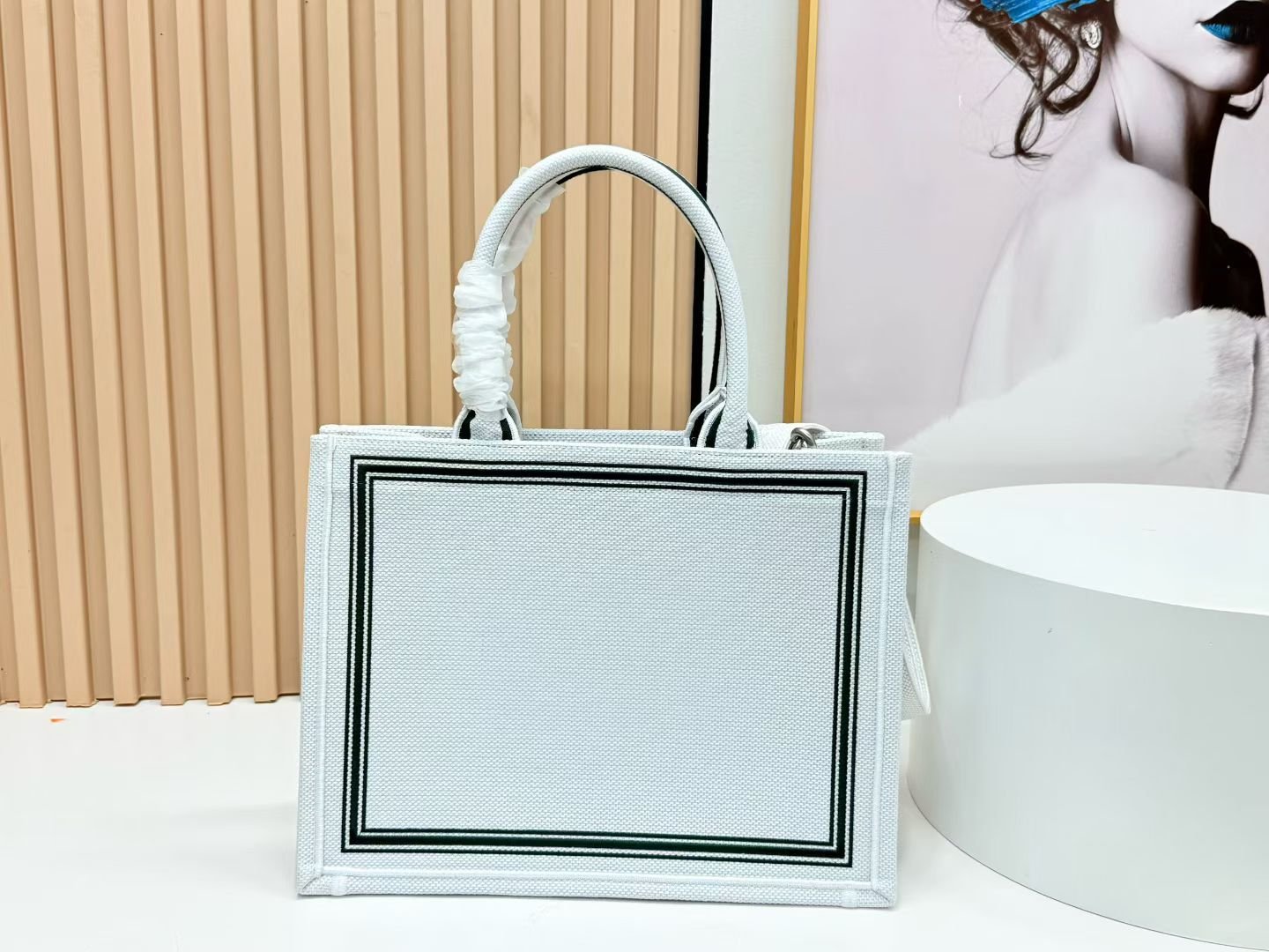 Dior Book Tote mediano con bandolera - Imagen 3