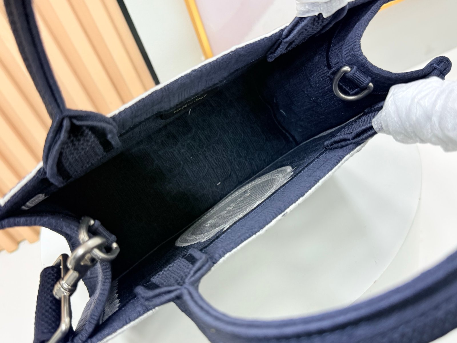 Dior Book Tote mediano con bandolera - Imagen 7