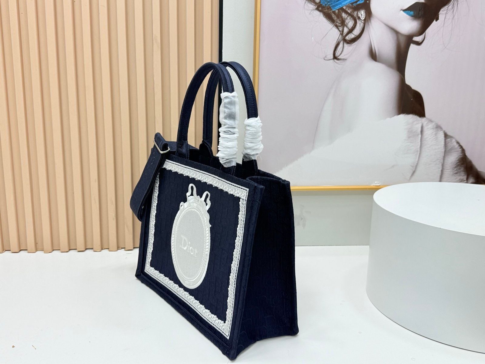 Dior Book Tote mediano con bandolera - Imagen 4