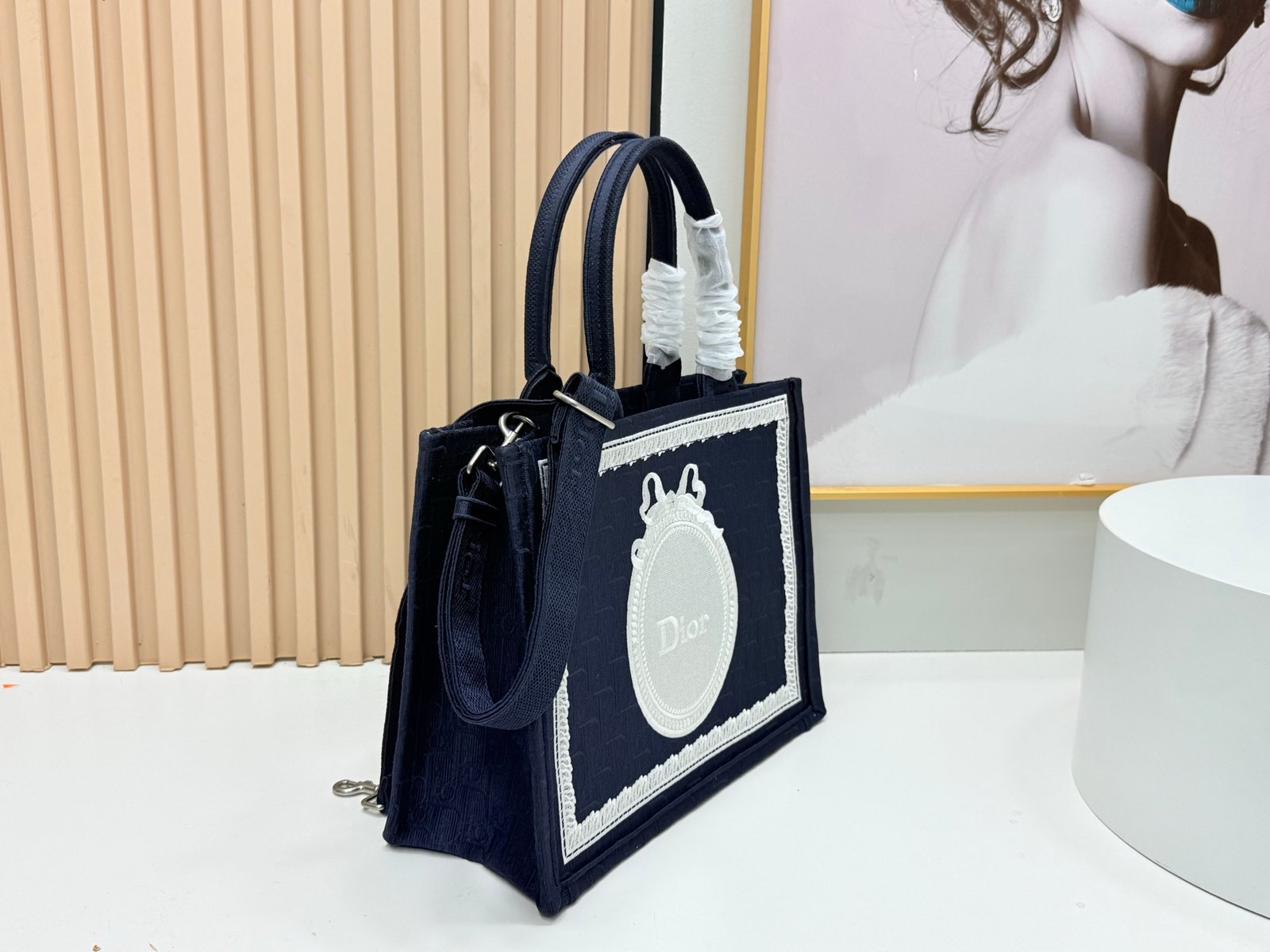 Dior Book Tote mediano con bandolera - Imagen 2