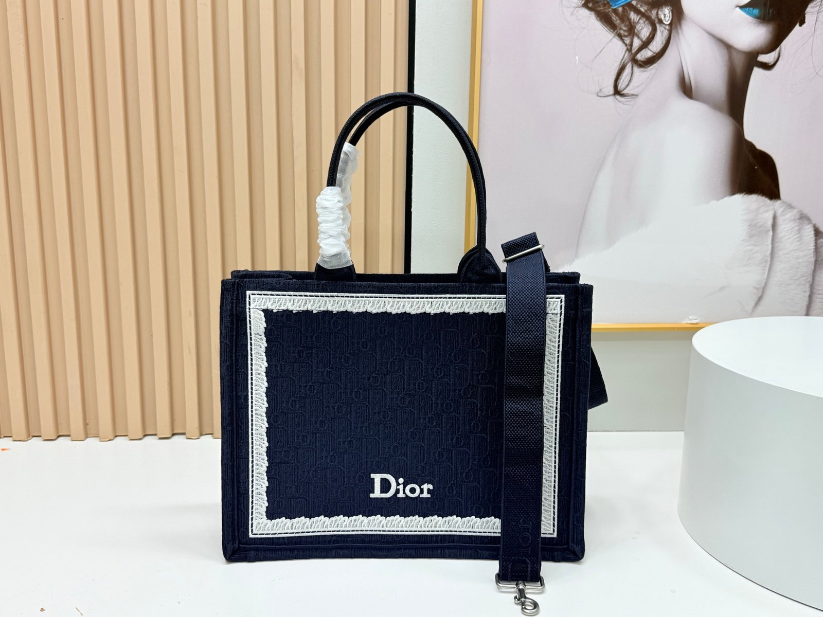 Dior Book Tote mediano con bandolera - Imagen 3