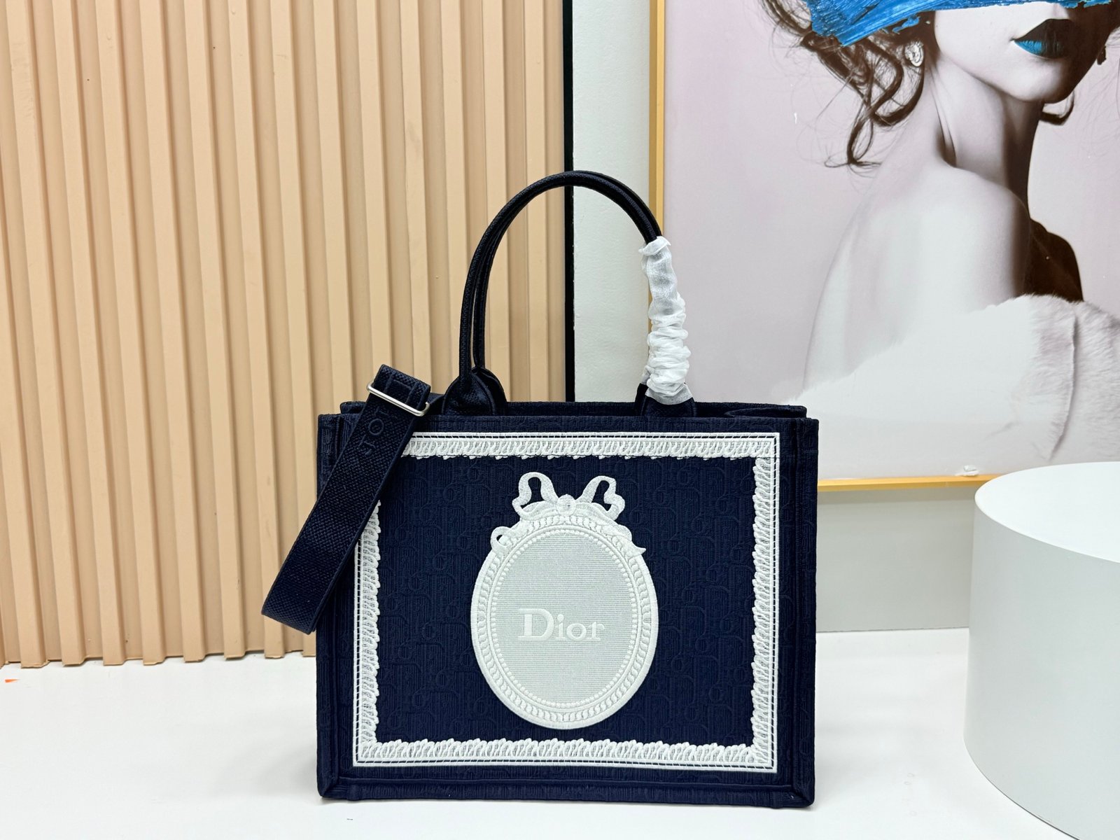 Dior Book Tote mediano con bandolera