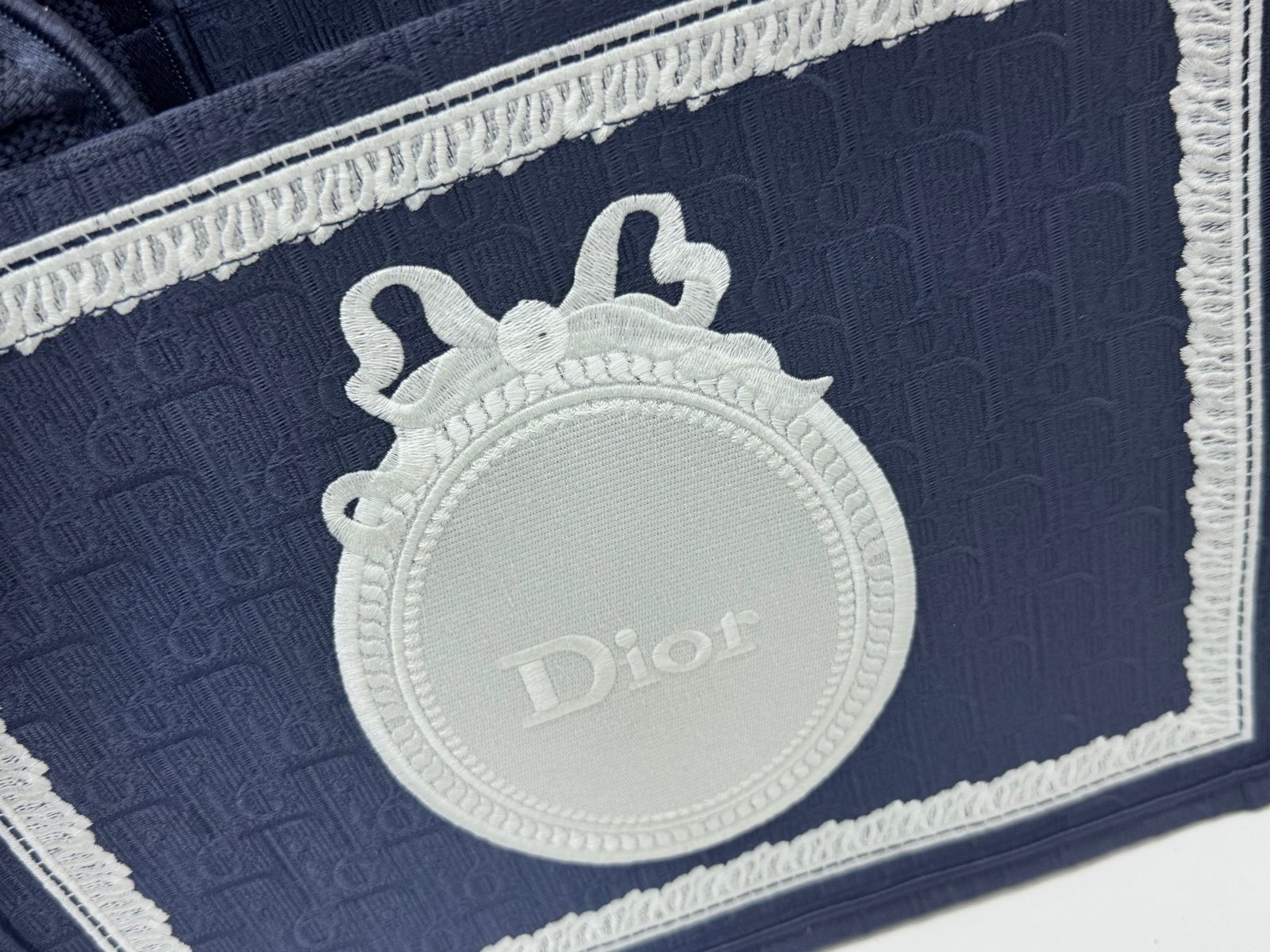 Dior Book Tote mediano con bandolera - Imagen 6