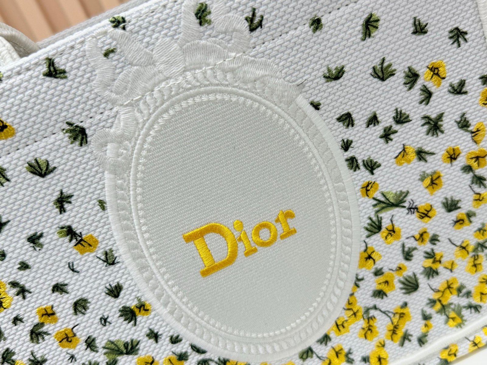 Dior Book Tote pequeño con bandolera - Imagen 7