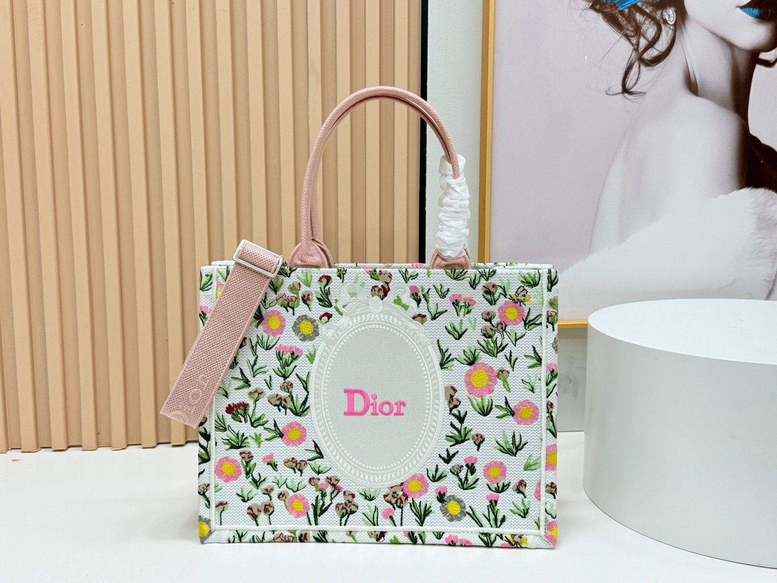 Dior Book Tote mediano con bandolera