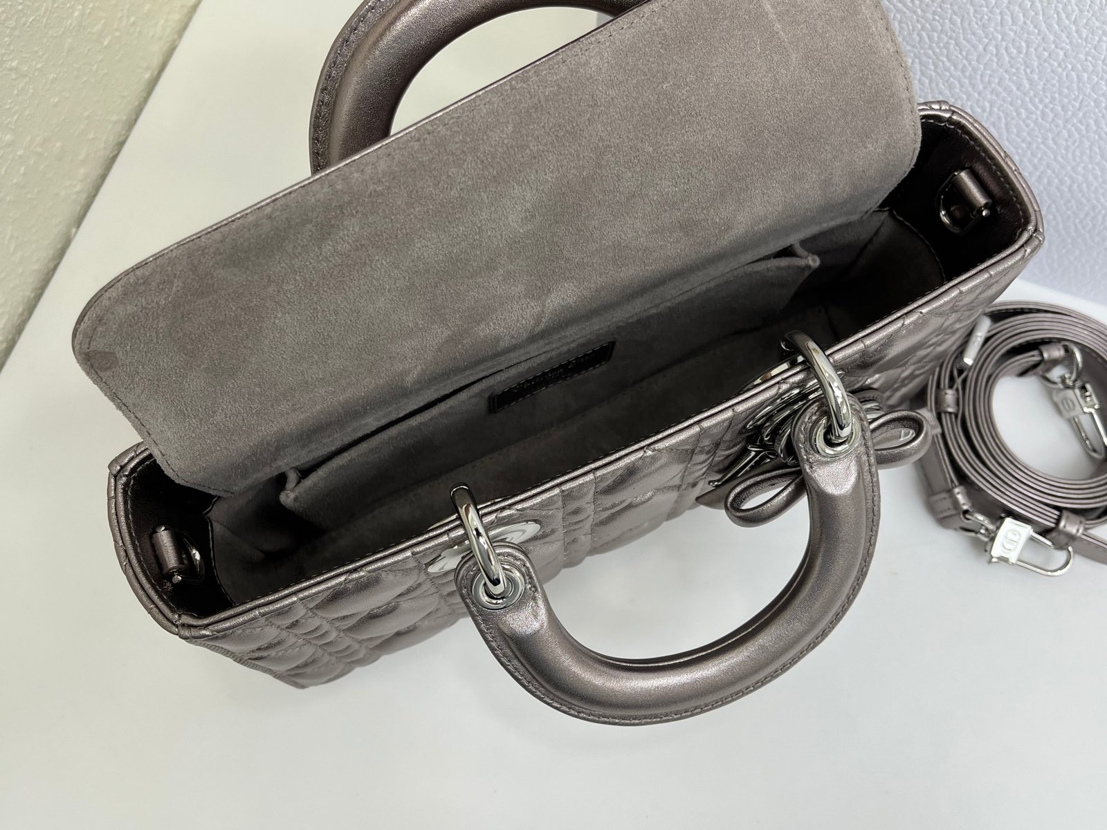 Bolso mediano Lady D-Joy Dior - Imagen 8