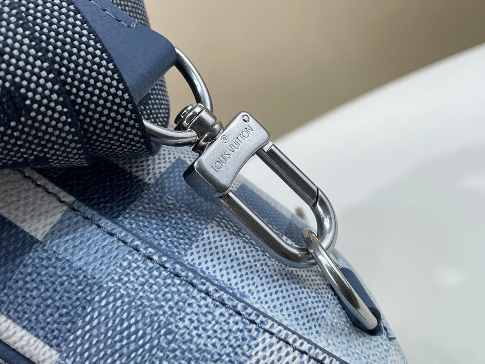 Mochila bandolera Avenue Louis Vuitton - Imagen 8