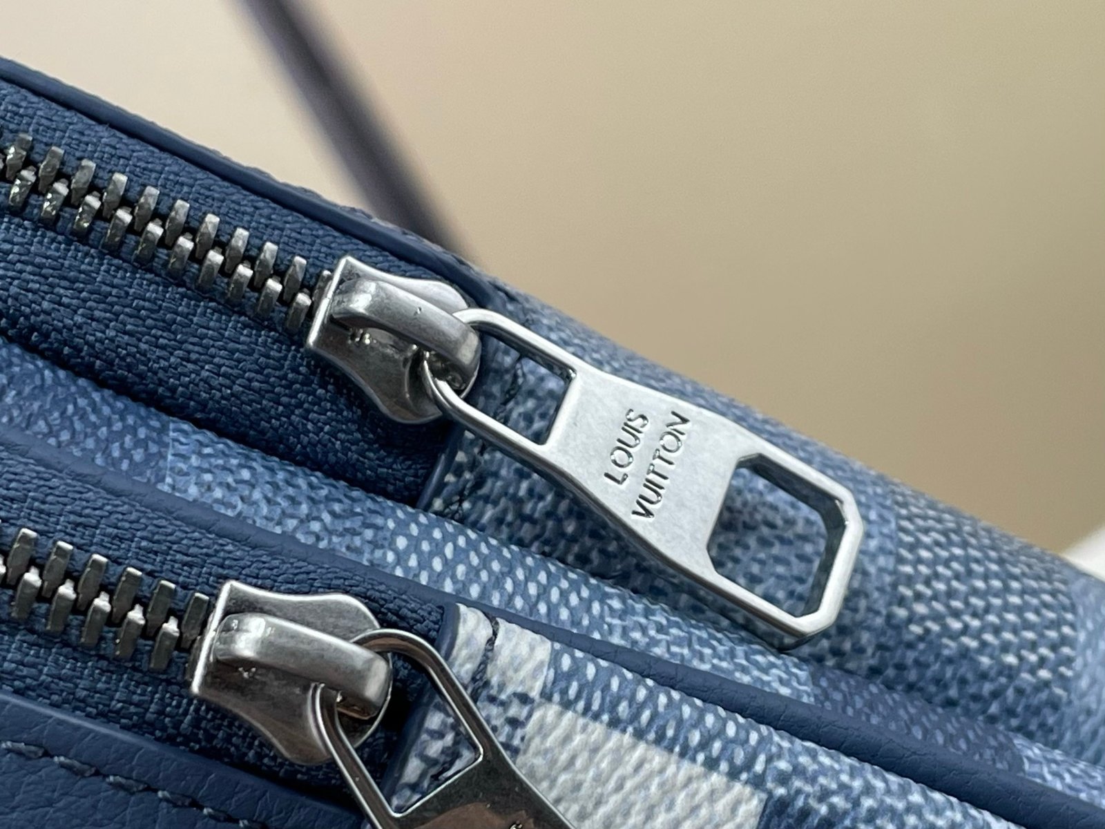 Mochila bandolera Avenue Louis Vuitton - Imagen 7