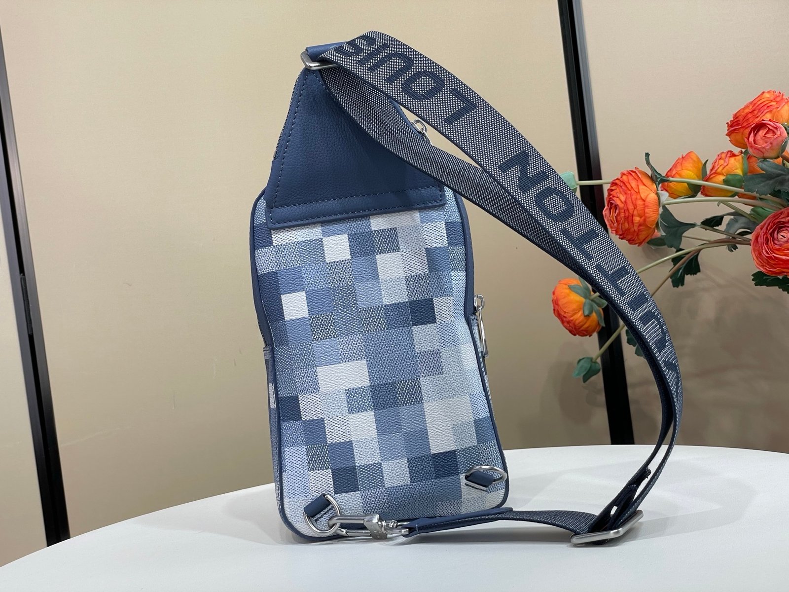 Mochila bandolera Avenue Louis Vuitton - Imagen 3