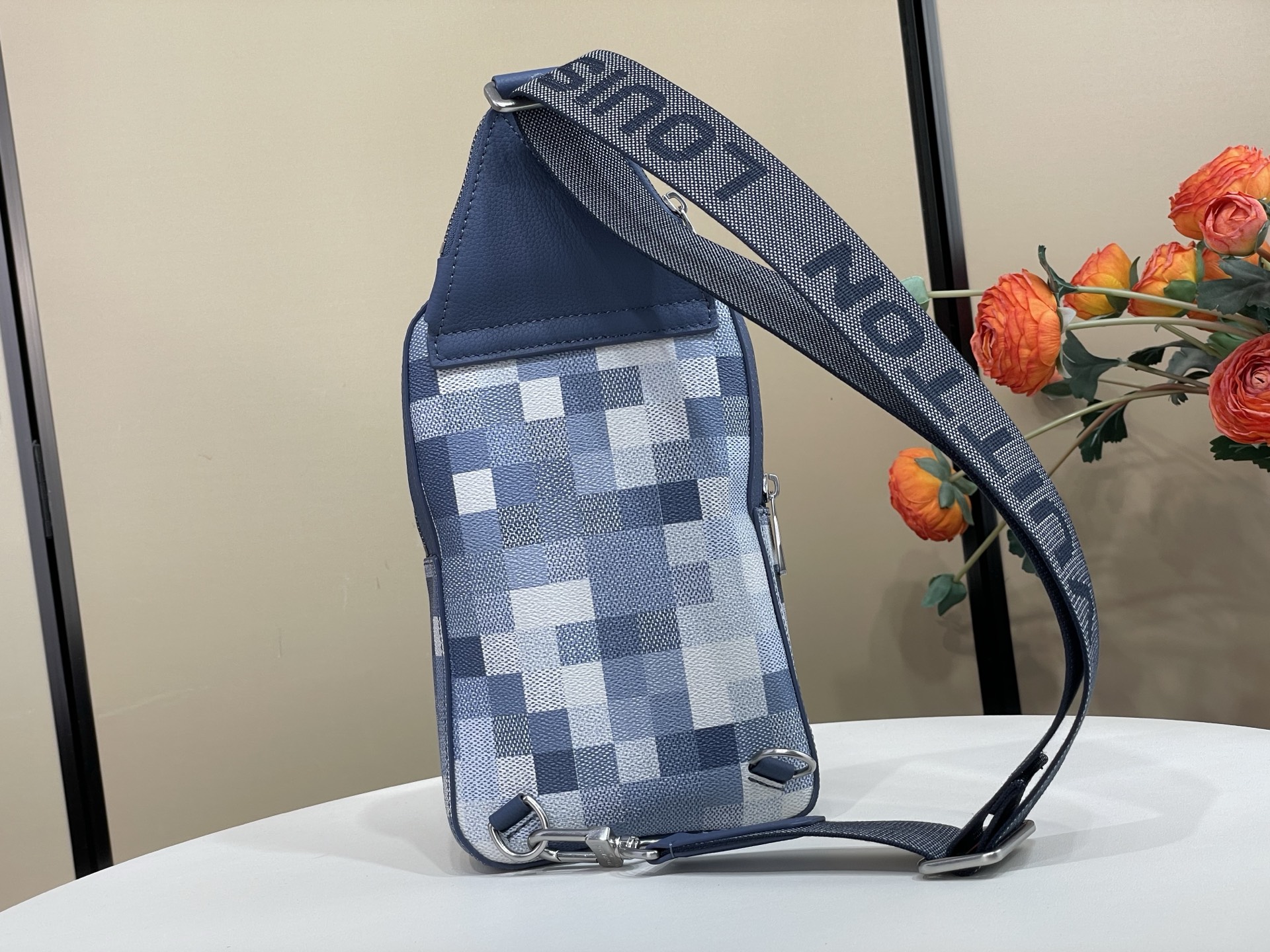 Mochila bandolera Avenue Louis Vuitton - Imagen 3