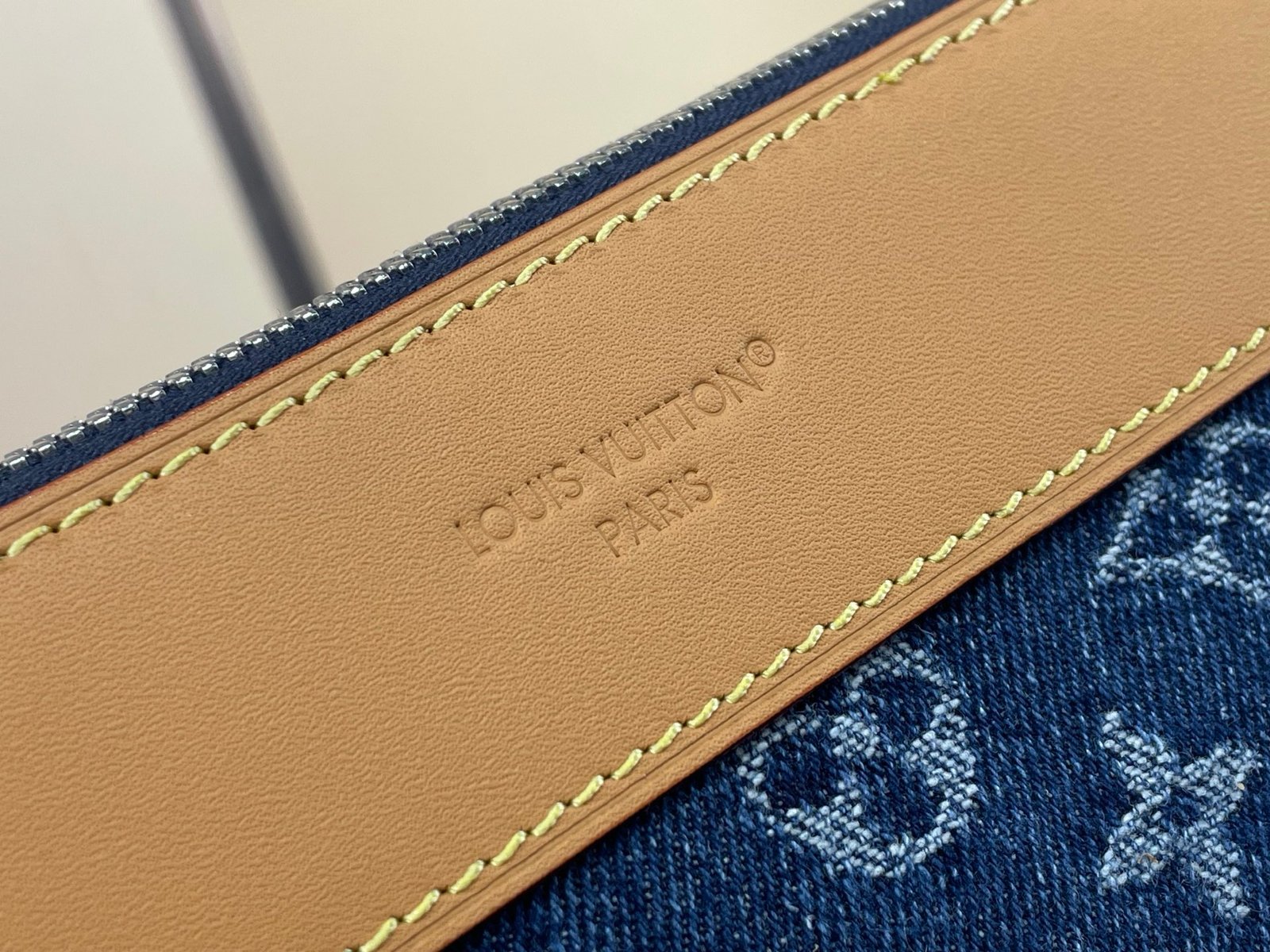Cartera de mano Voyage Souple Louis Vuitton - Imagen 5