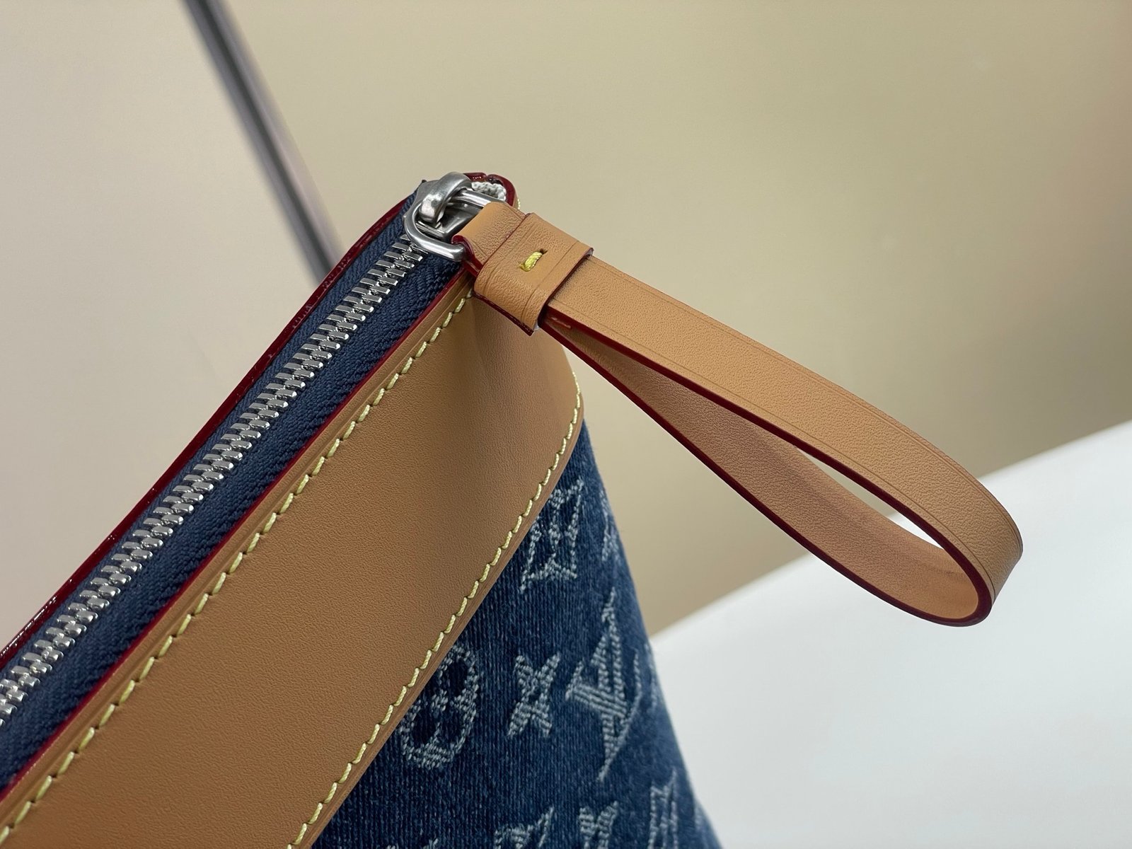 Cartera de mano Voyage Souple Louis Vuitton - Imagen 7