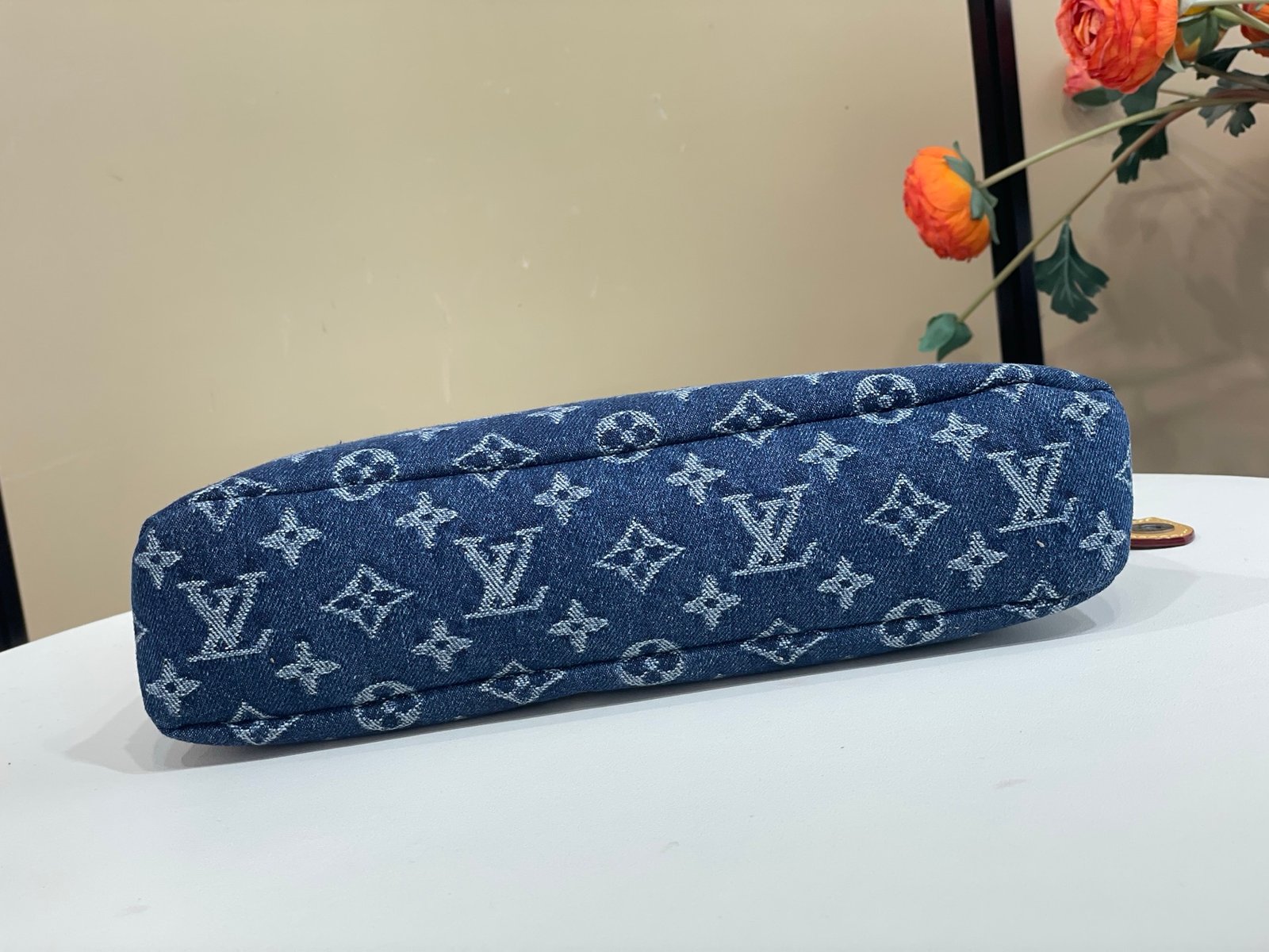 Cartera de mano Voyage Souple Louis Vuitton - Imagen 4