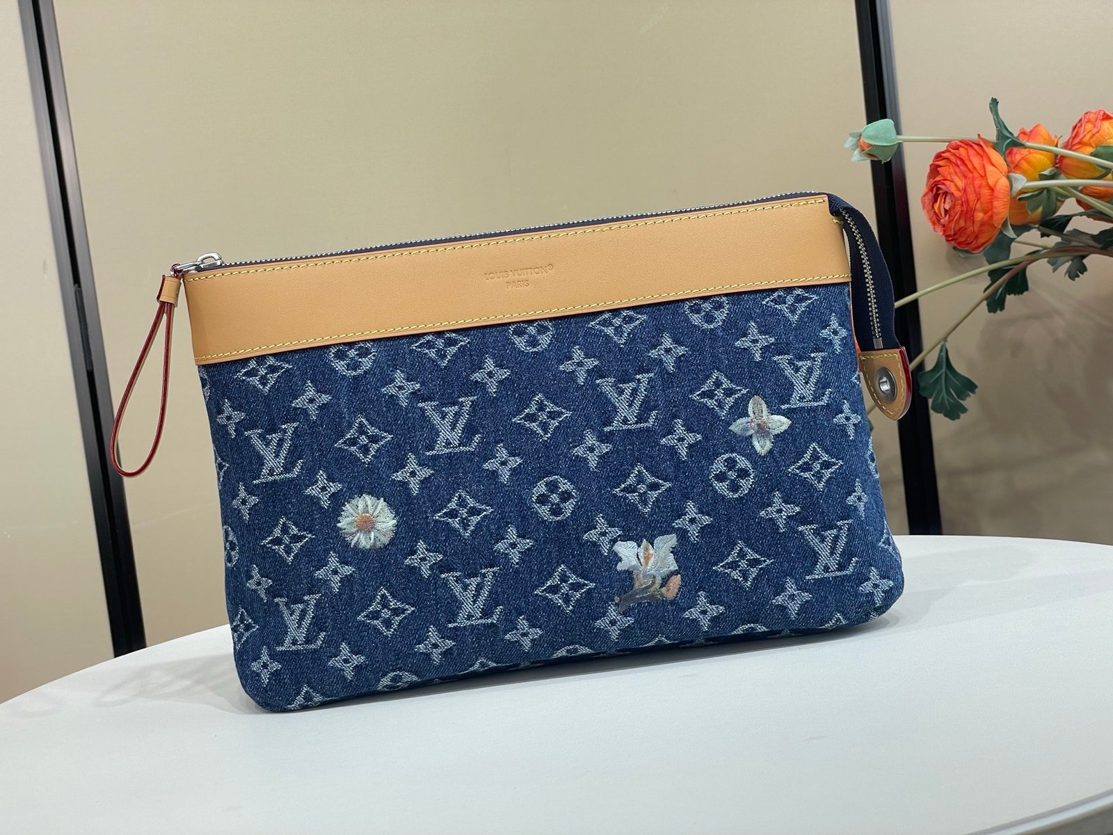 Cartera de mano Voyage Souple Louis Vuitton - Imagen 3