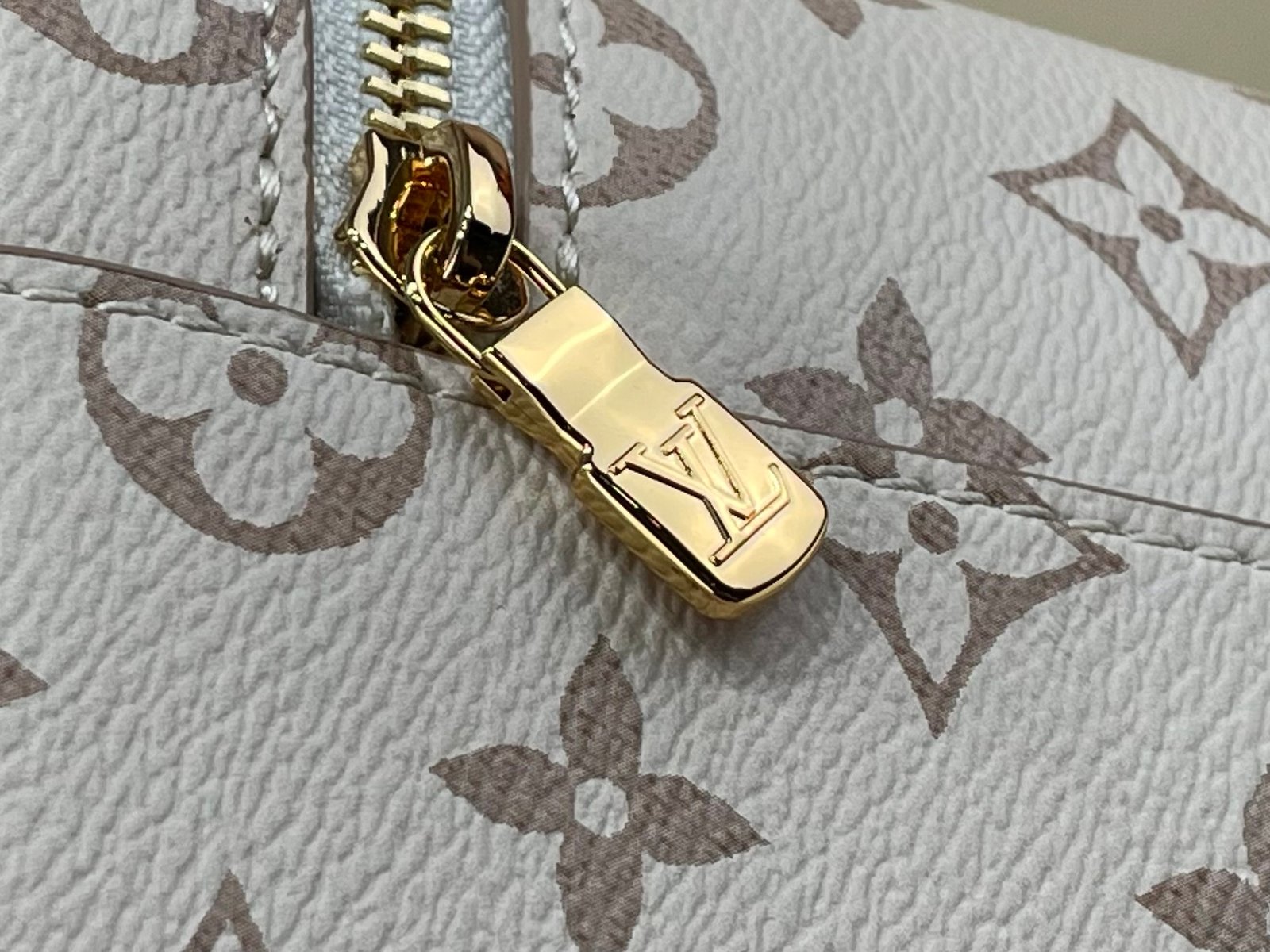 Bolso Vanity Chain Pouch Louis Vuitton - Imagen 8