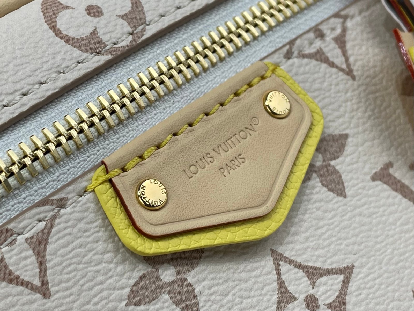Bolso Vanity Chain Pouch Louis Vuitton - Imagen 7