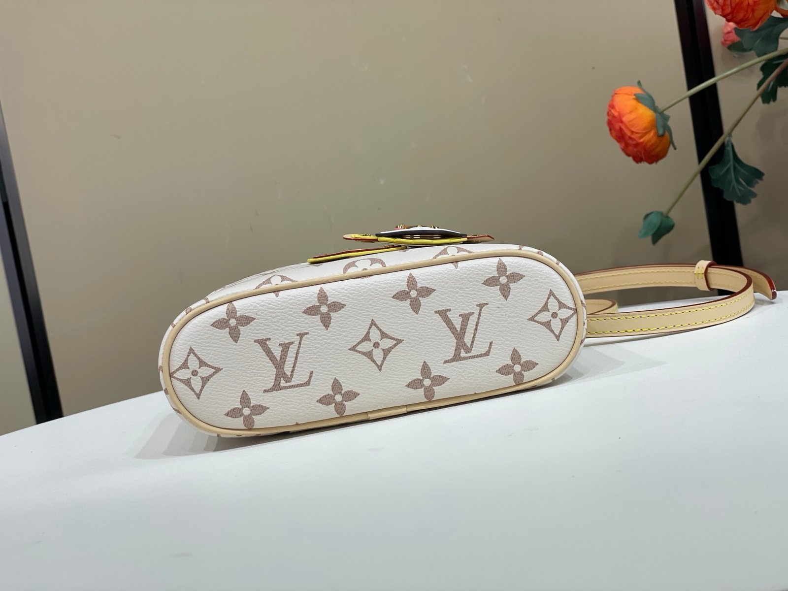 Bolso Vanity Chain Pouch Louis Vuitton - Imagen 4