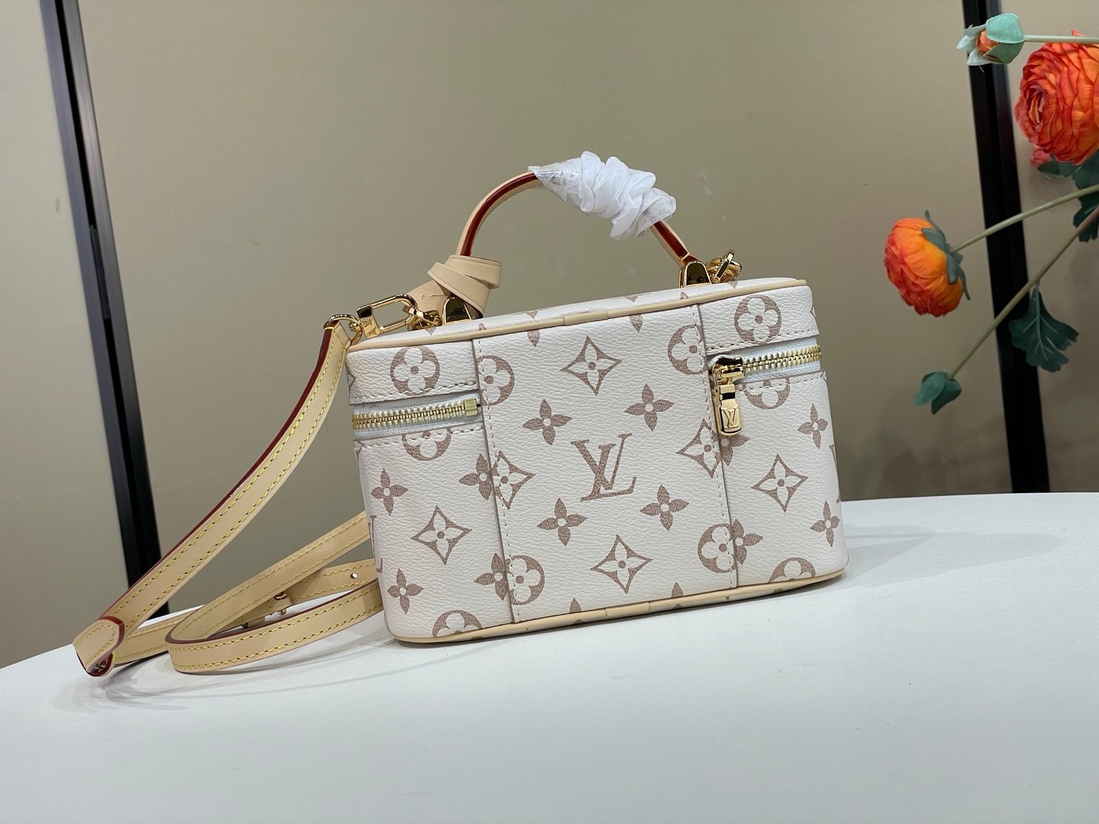 Bolso Vanity Chain Pouch Louis Vuitton - Imagen 3