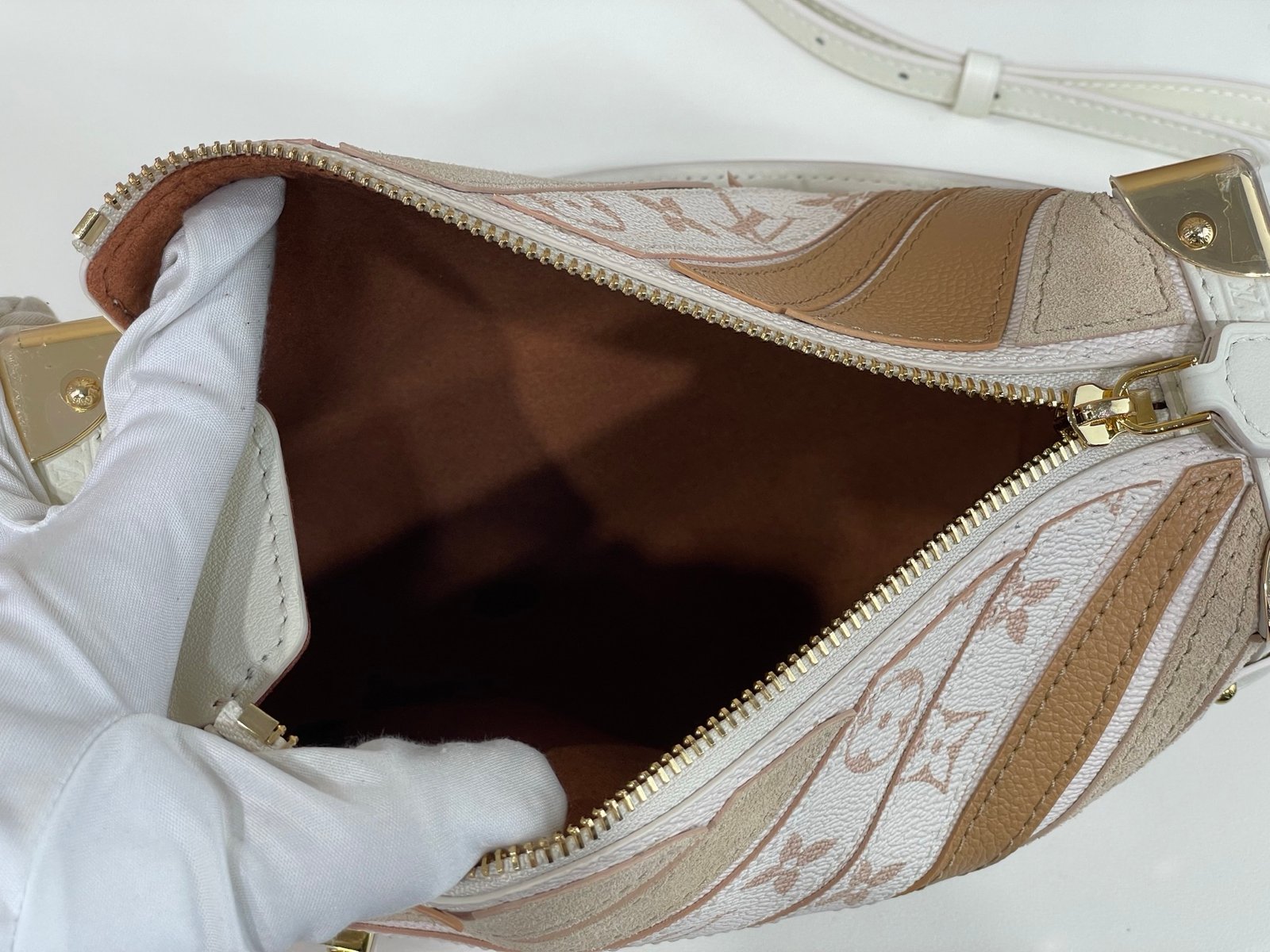 Bolso Side Trunk MM Louis Vuitton - Imagen 8