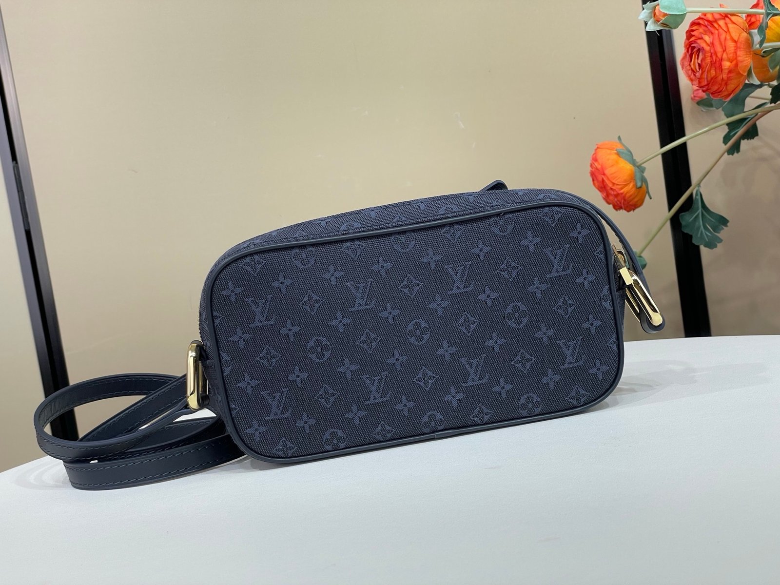 Bolso Mini Lin Juliette Louis Vuitton - Imagen 3