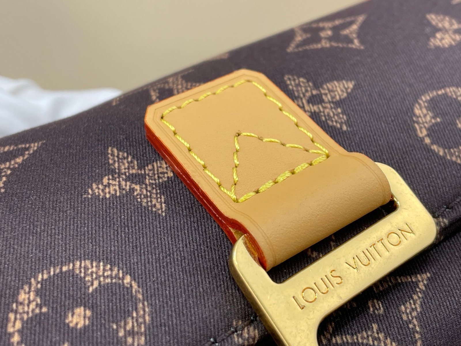 Neceser Toiletry Bag con colgador Louis Vuitton - Imagen 7