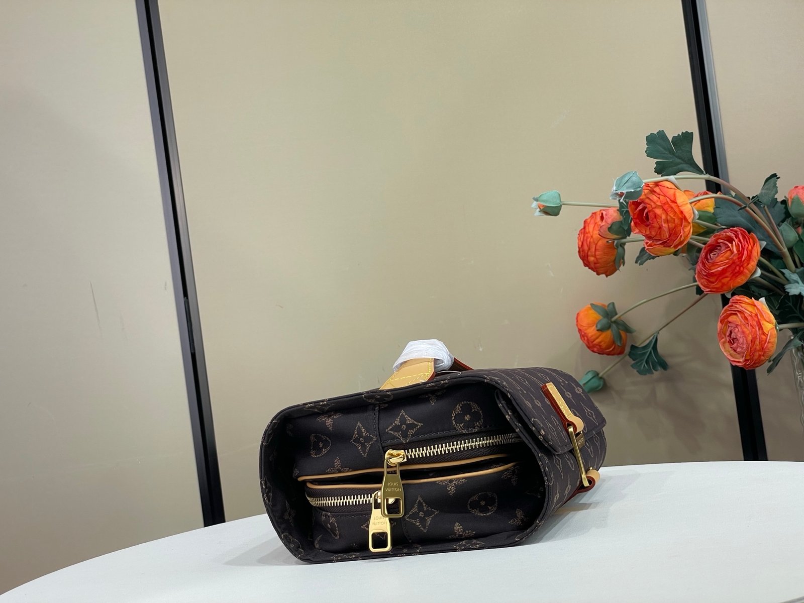 Neceser Toiletry Bag con colgador Louis Vuitton - Imagen 2