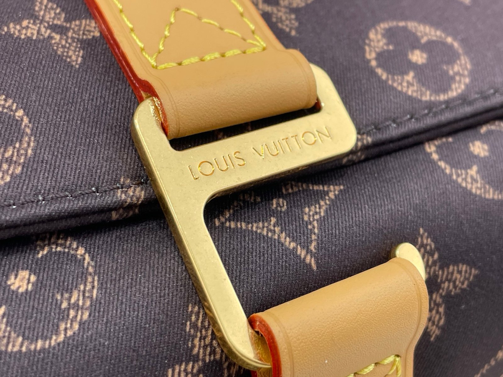 Neceser Toiletry Bag con colgador Louis Vuitton - Imagen 6