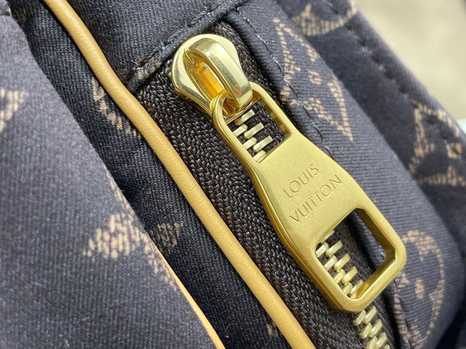 Neceser Toiletry Bag con colgador Louis Vuitton - Imagen 5