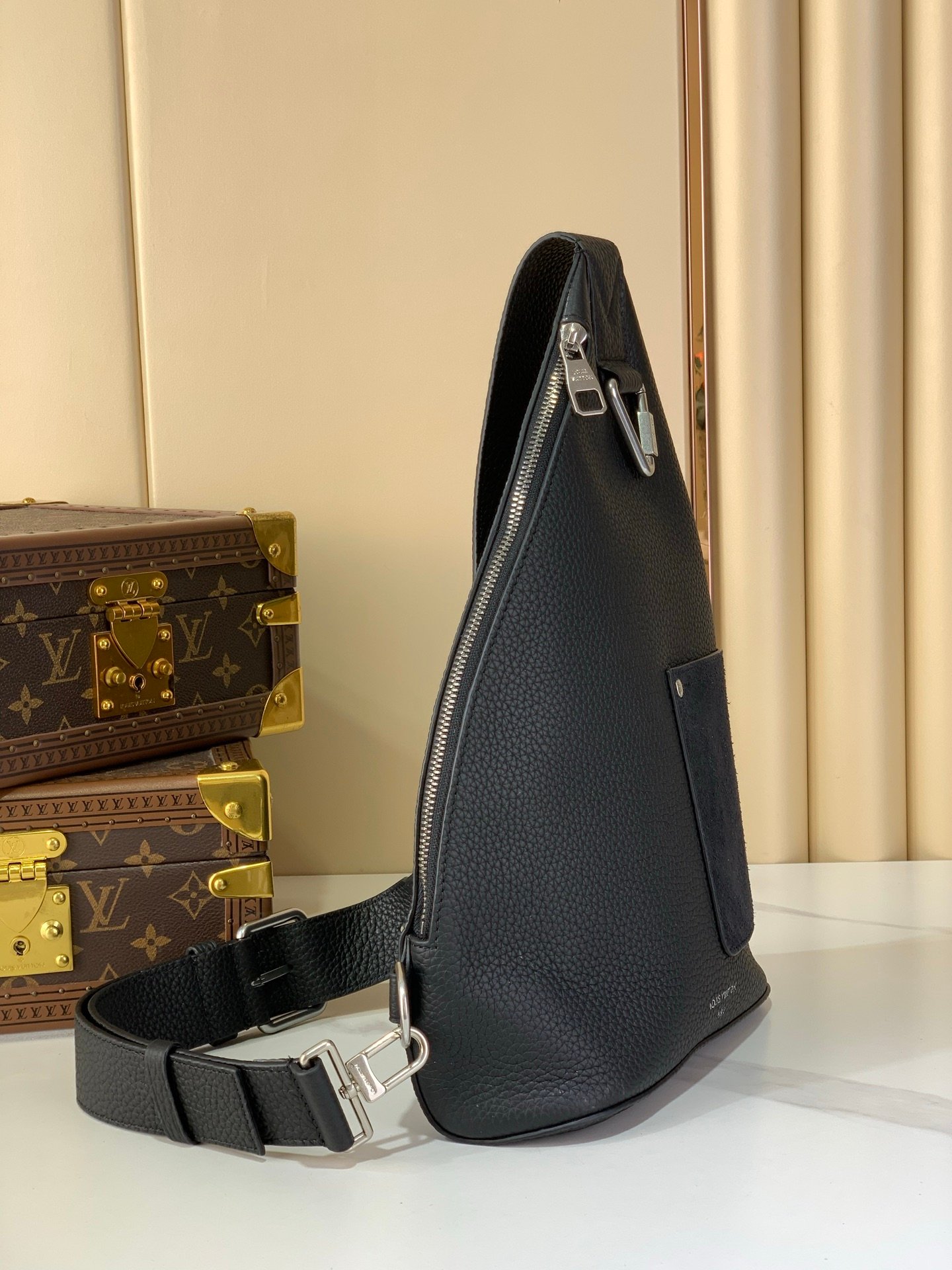 Mochila bandolera Delta Louis Vuitton - Imagen 2