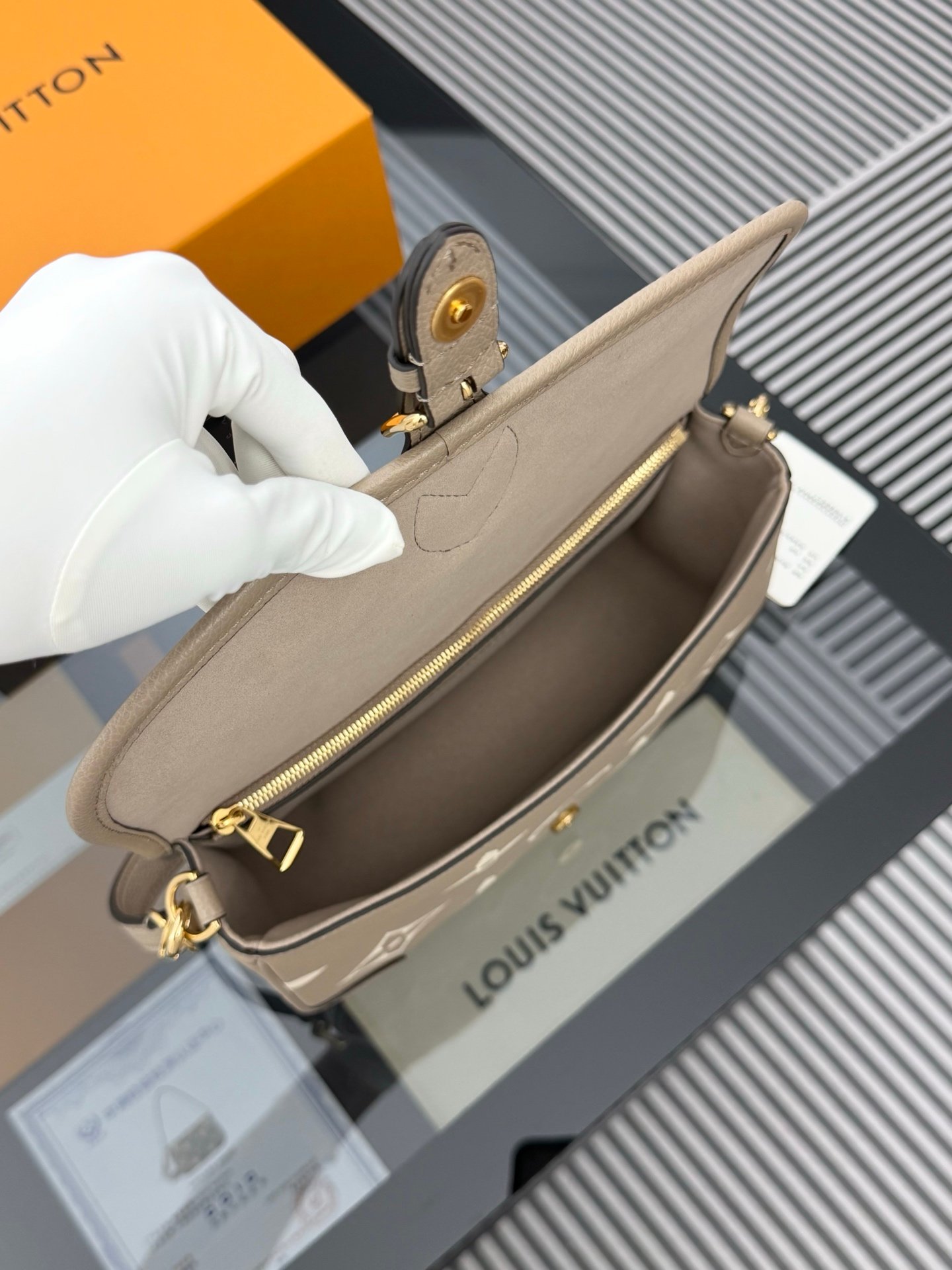 Bolso Diane Louis Vuitton - Imagen 8