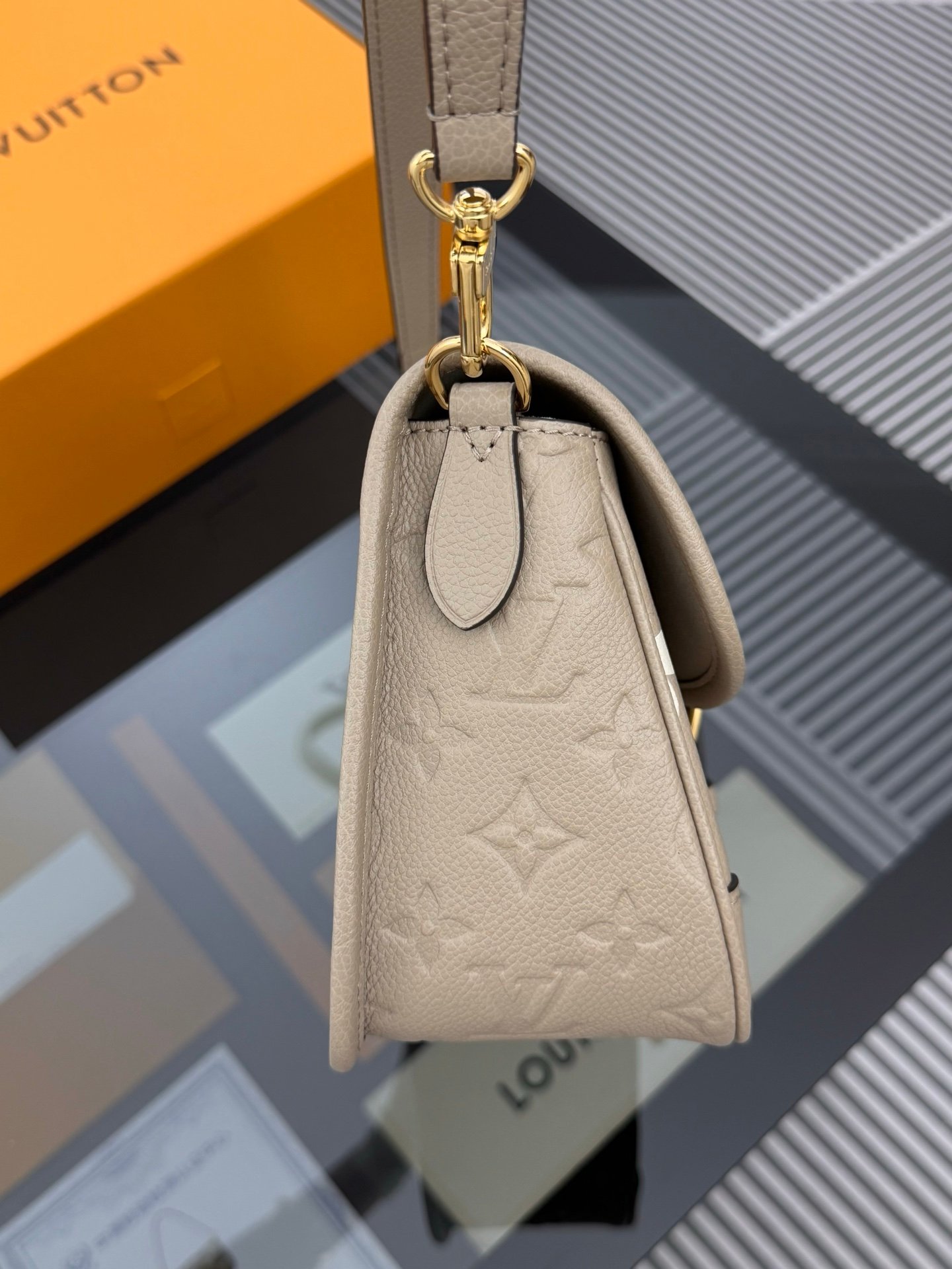 Bolso Diane Louis Vuitton - Imagen 2