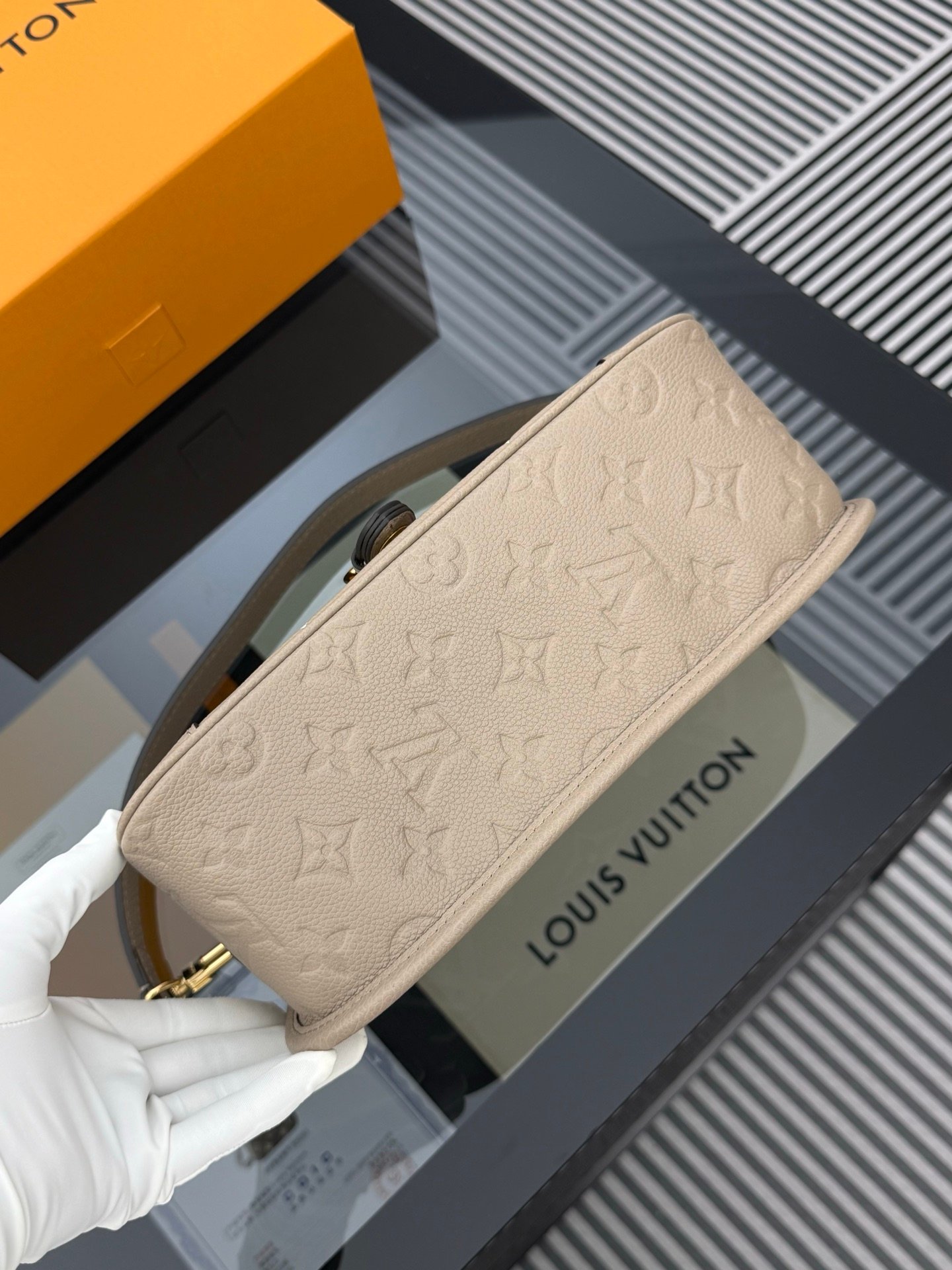 Bolso Diane Louis Vuitton - Imagen 4