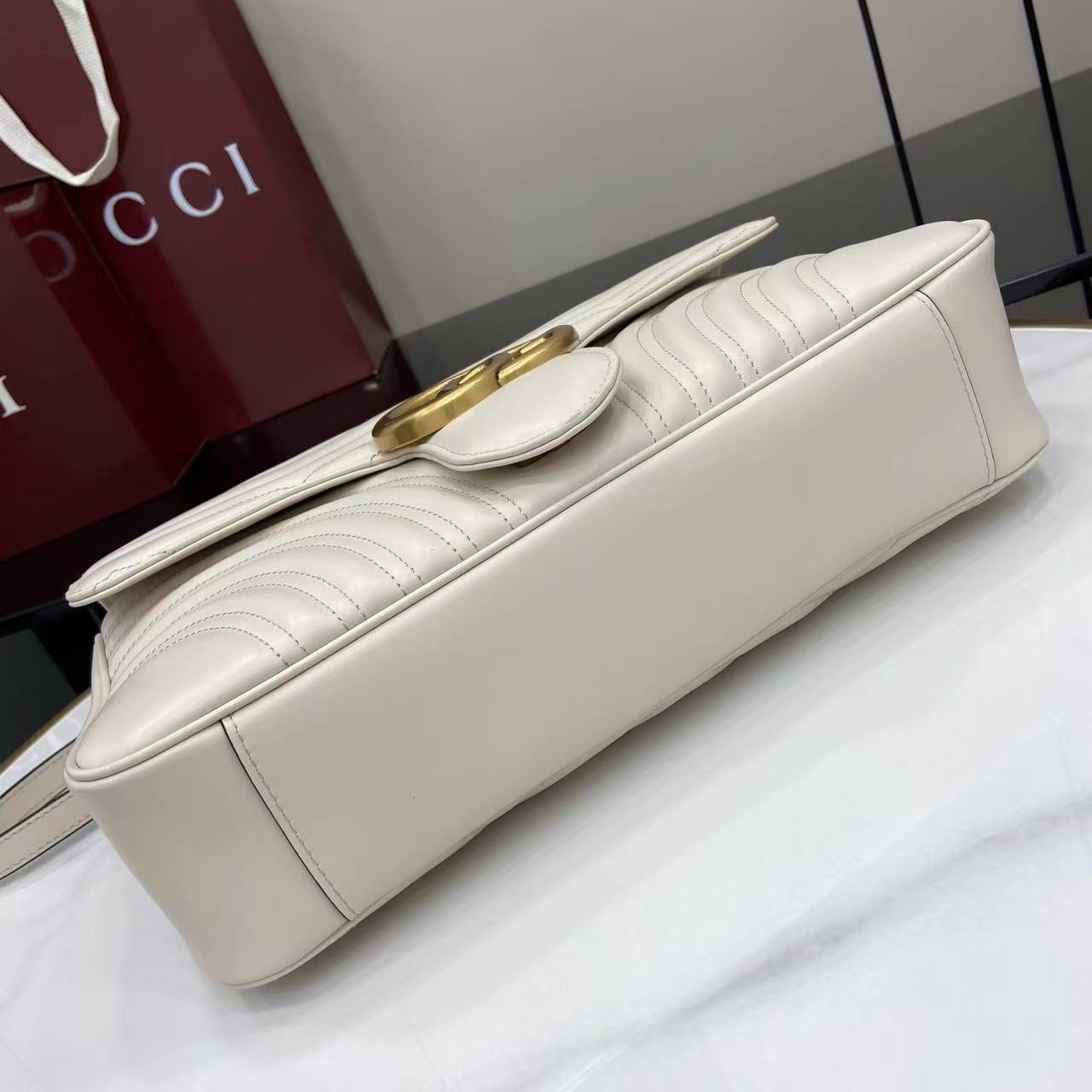 Bolso de hombro GG Marmont tamaño grande Gucci - Imagen 4