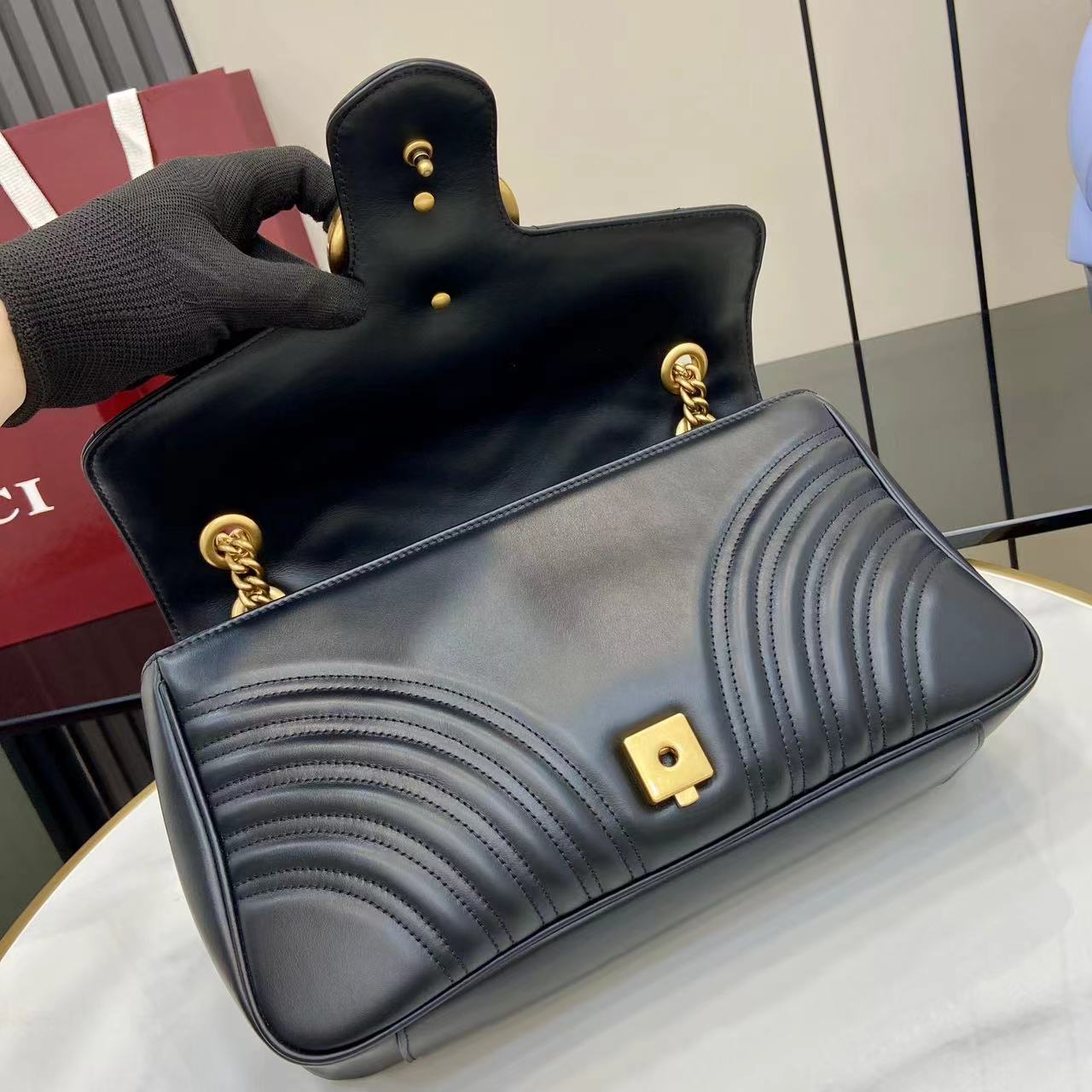 Bolso de hombro GG Marmont tamaño grande Gucci - Imagen 10