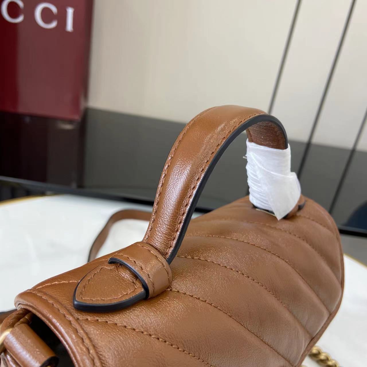 Bolso mano GG Marmont con asa tamaño mediano Gucci - Imagen 7